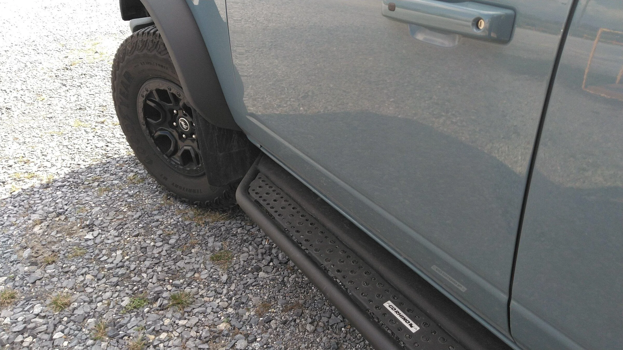Ford Bronco GoRhino D6 Steps and Mudflaps, Anyone done it? KIMG0272