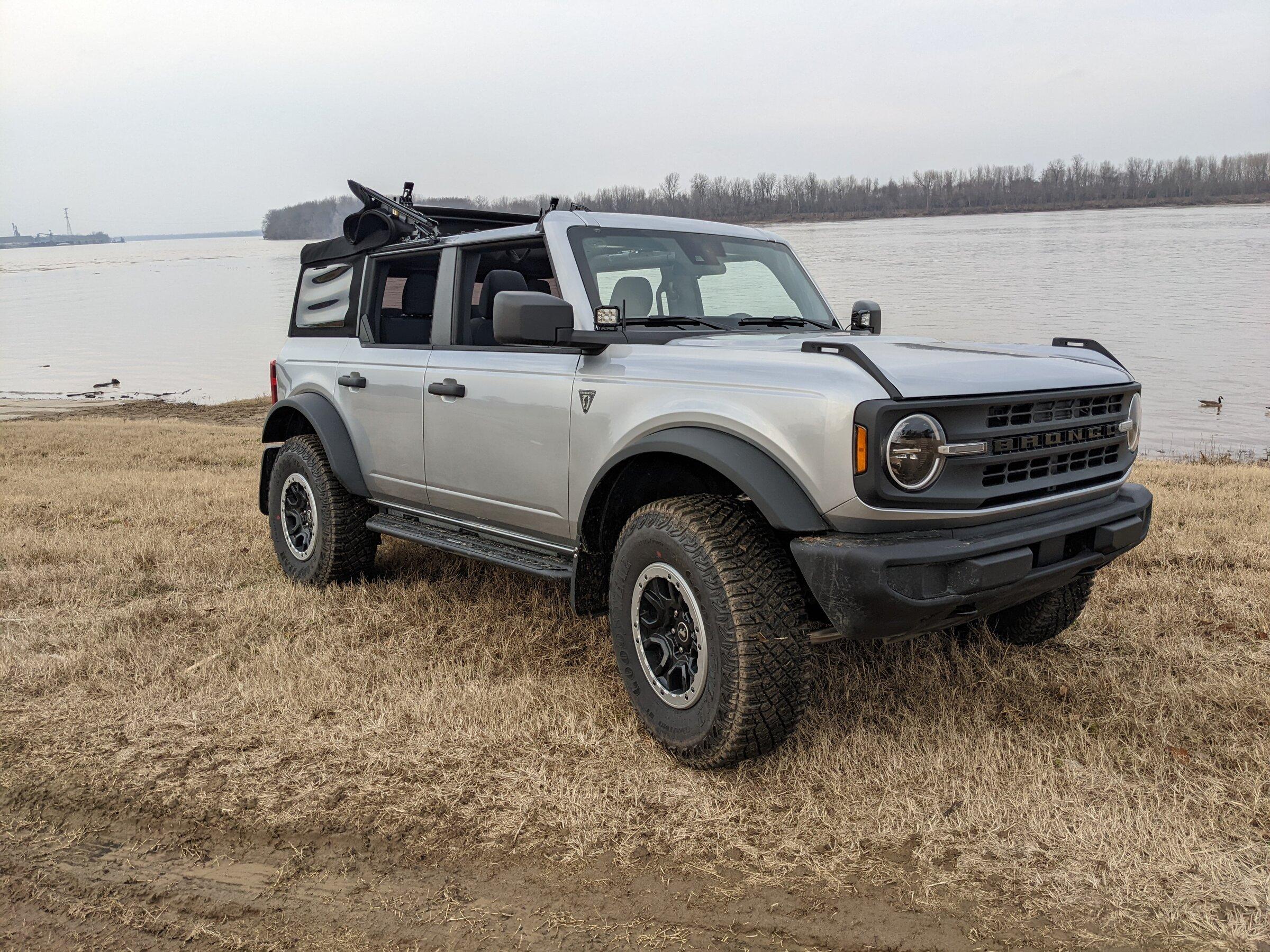 Ford Bronco ICONIC SILVER Bronco Club PXL_20211231_214424083