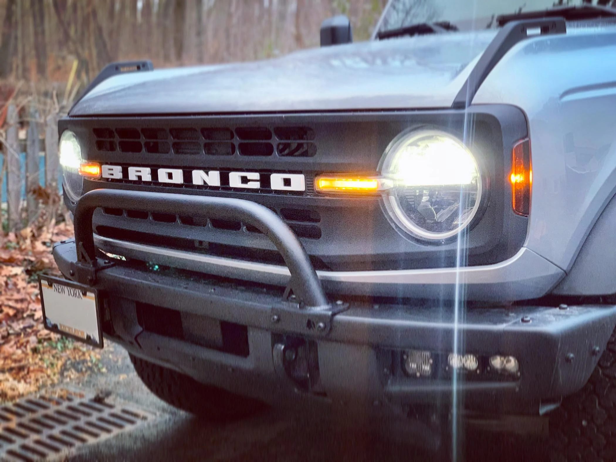 Ford Bronco ICONIC SILVER Bronco Club 78C5C746-82B7-4108-81A4-FE87535691EF