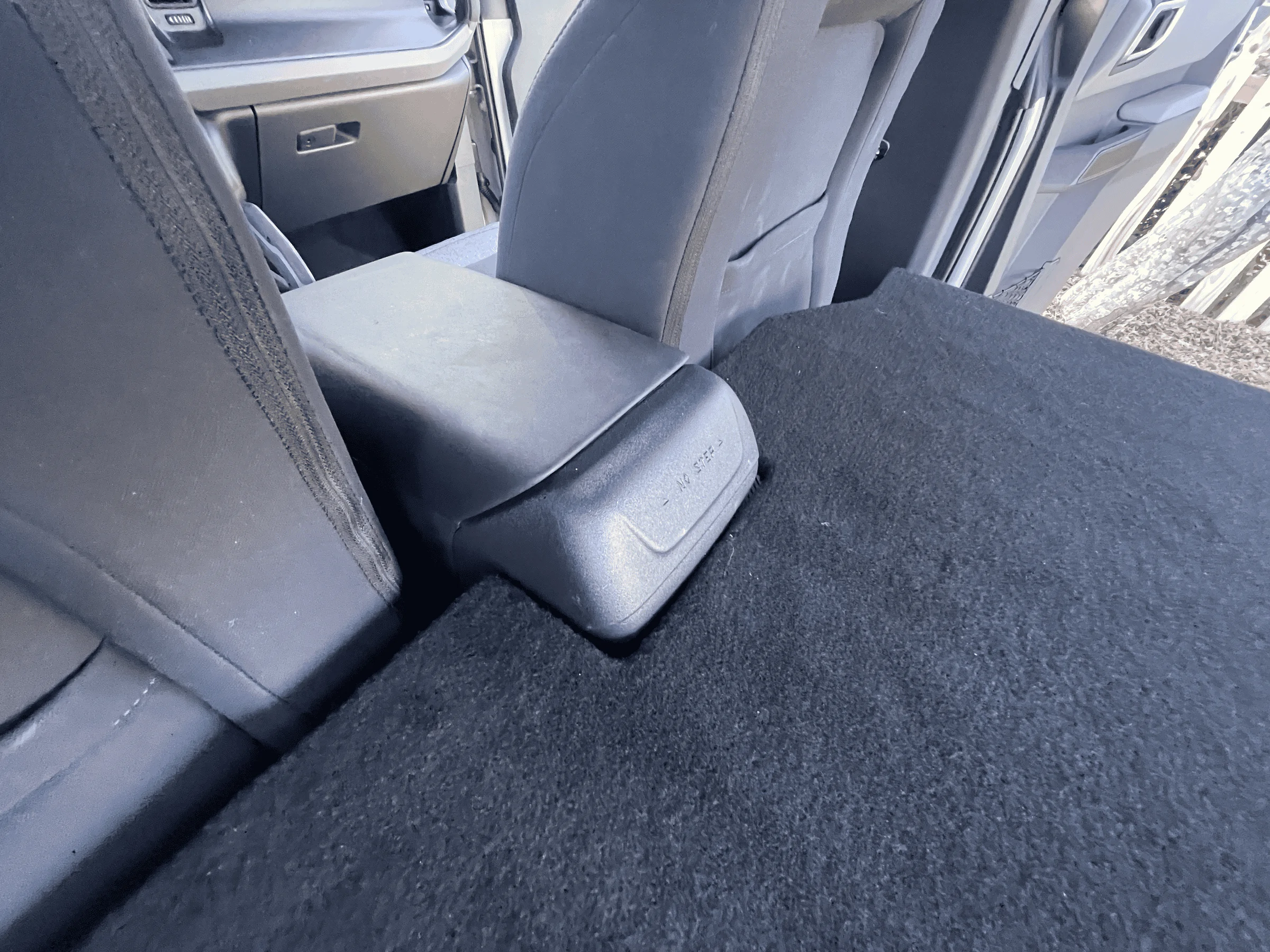 Ford Bronco 💤 Sleeping deck build in 4-door Bronco with photos, plans, and recommendations for a mattress and bedding setup. tempimagekzvfq9-png