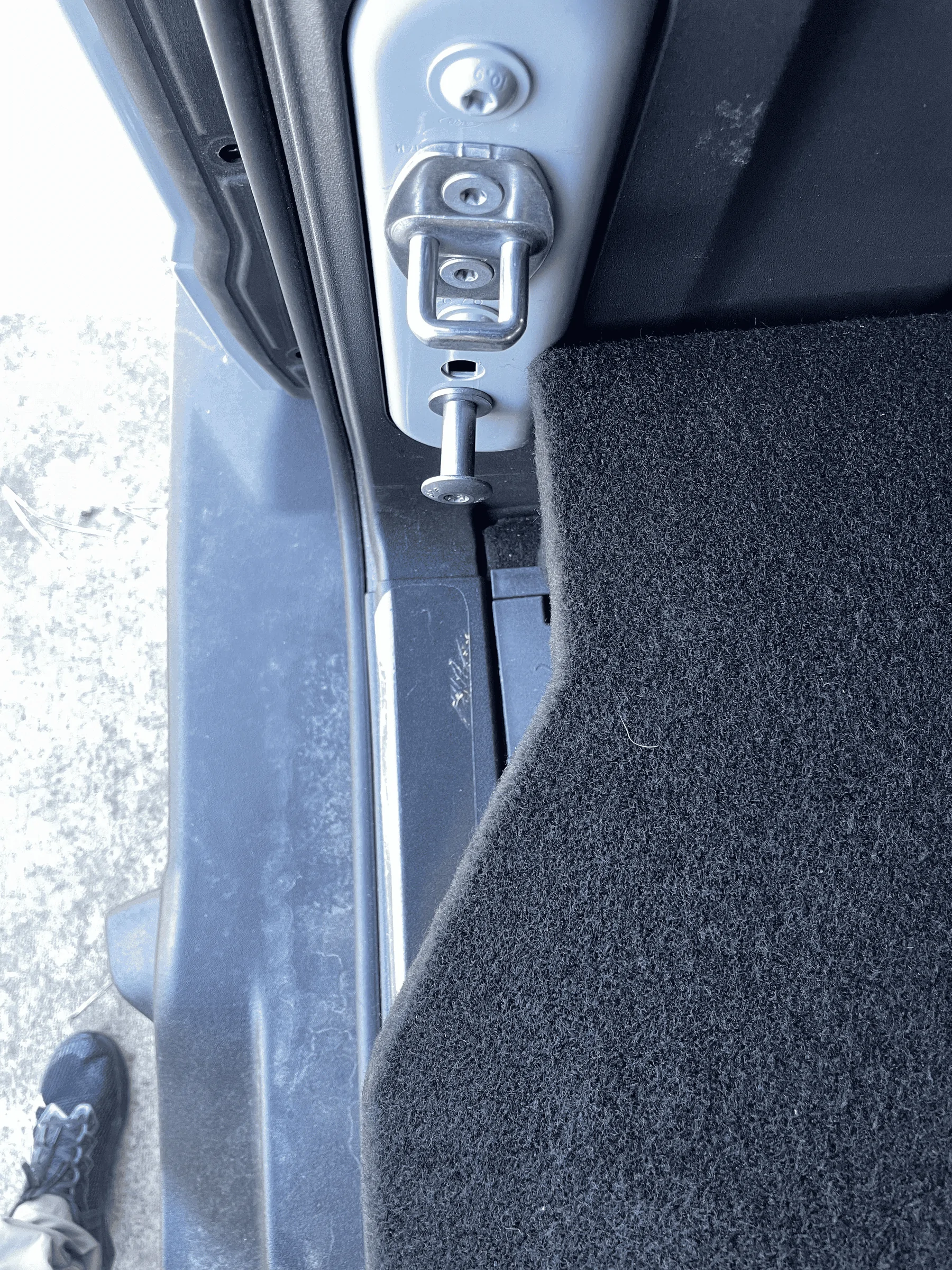 Ford Bronco 💤 Sleeping deck build in 4-door Bronco with photos, plans, and recommendations for a mattress and bedding setup. tempimagesid8p5-png