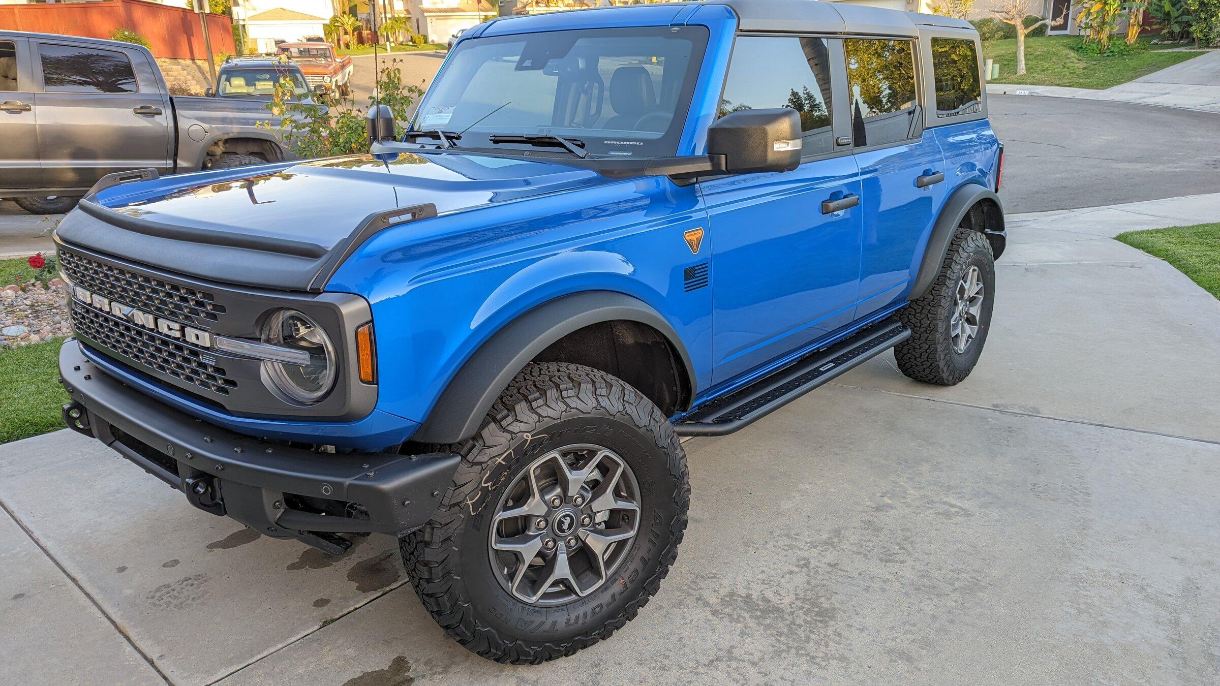 Ford Bronco VELOCITY BLUE Bronco Club PXL_20220102_001624965