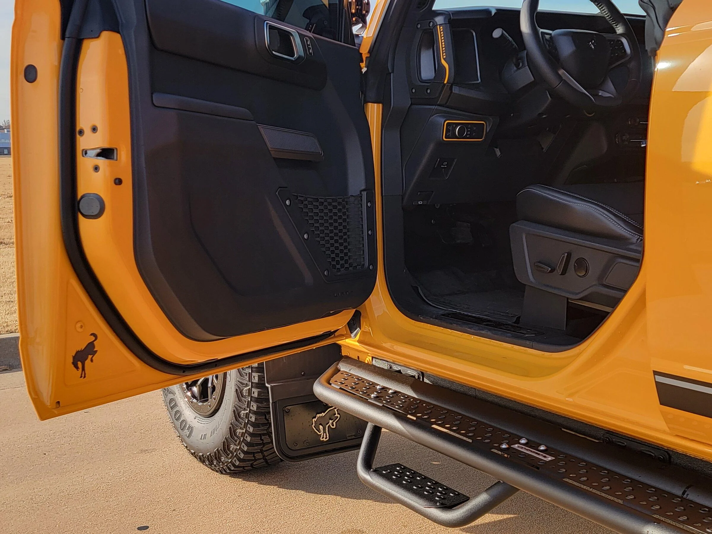 Ford Bronco GoRhino D6 Steps and Mudflaps, Anyone done it? 20211230_150843