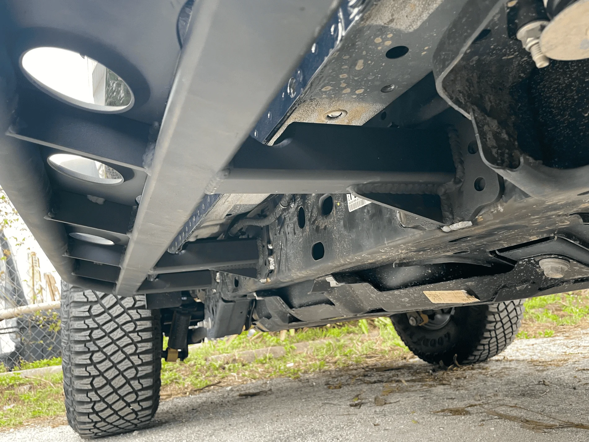 Ford Bronco Sliders - why are there virtually no frame mounts? 1641216390893