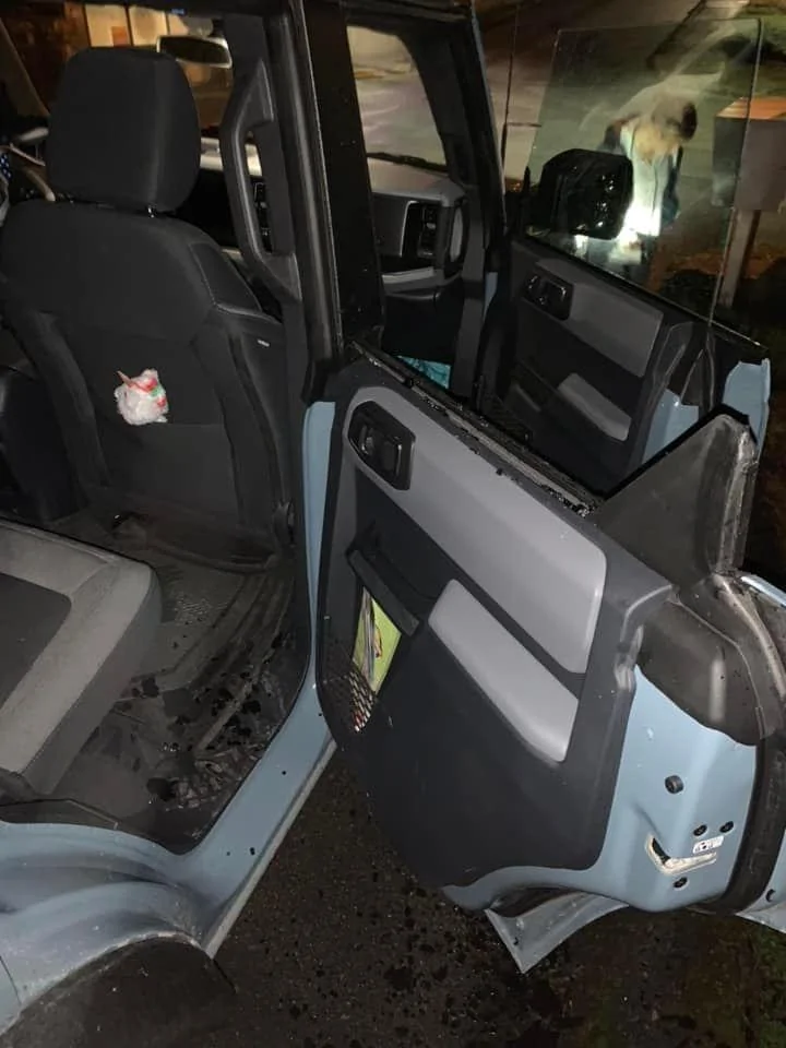 Ford Bronco window getting caught when opening door E924DDA3-B478-42A8-98E6-48C086B4088F