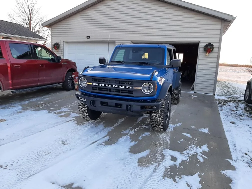 Ford Bronco VELOCITY BLUE Bronco Club 2021B1