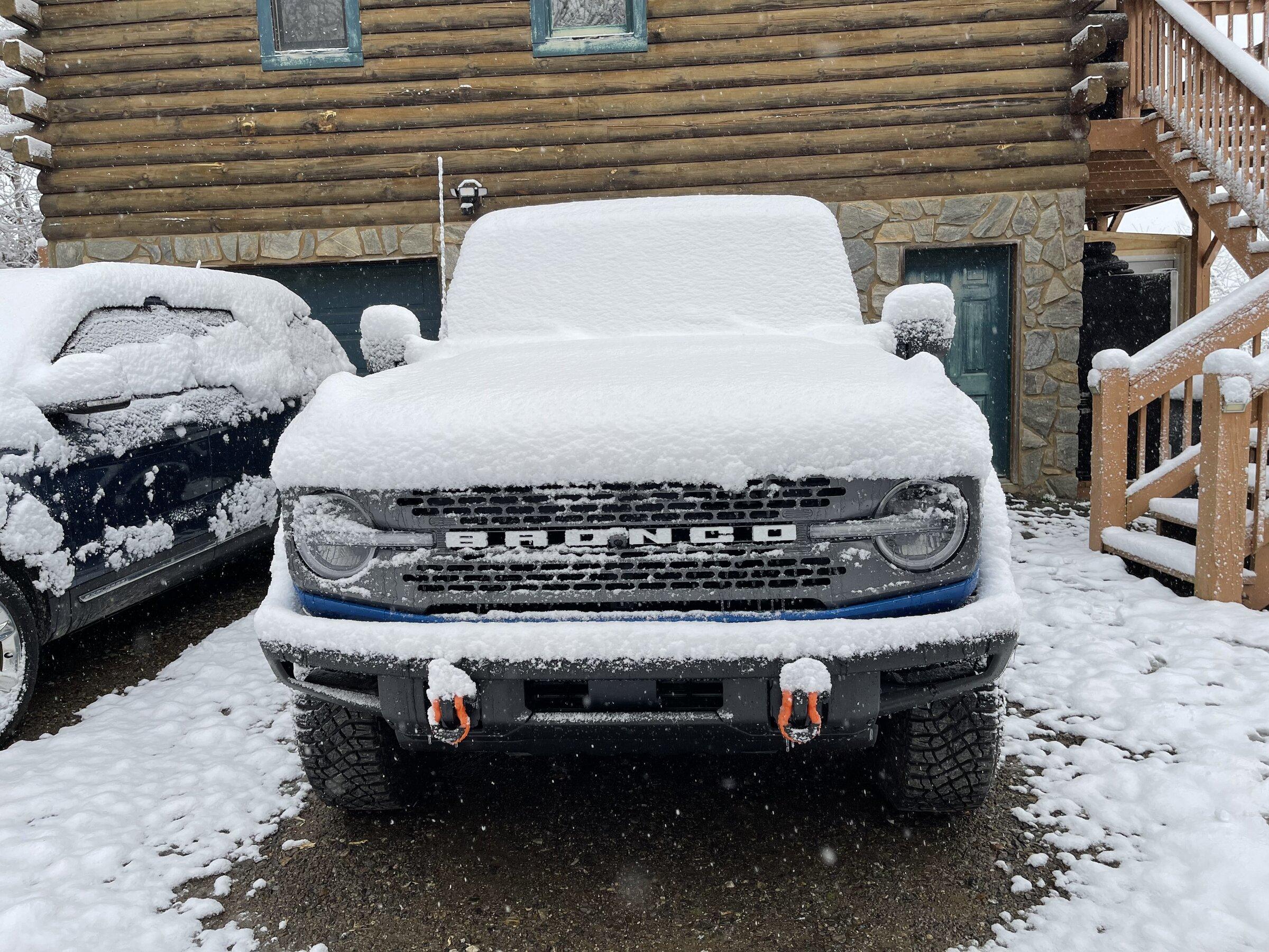 Ford Bronco VELOCITY BLUE Bronco Club 408660E0-6DA0-4D2D-8084-C110ECB7CDF2