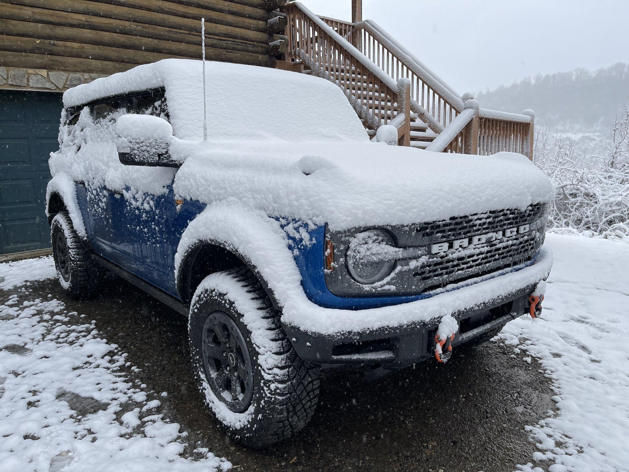 Ford Bronco VELOCITY BLUE Bronco Club CA7B2C66-E235-479C-BEF0-D871D6E62FA4
