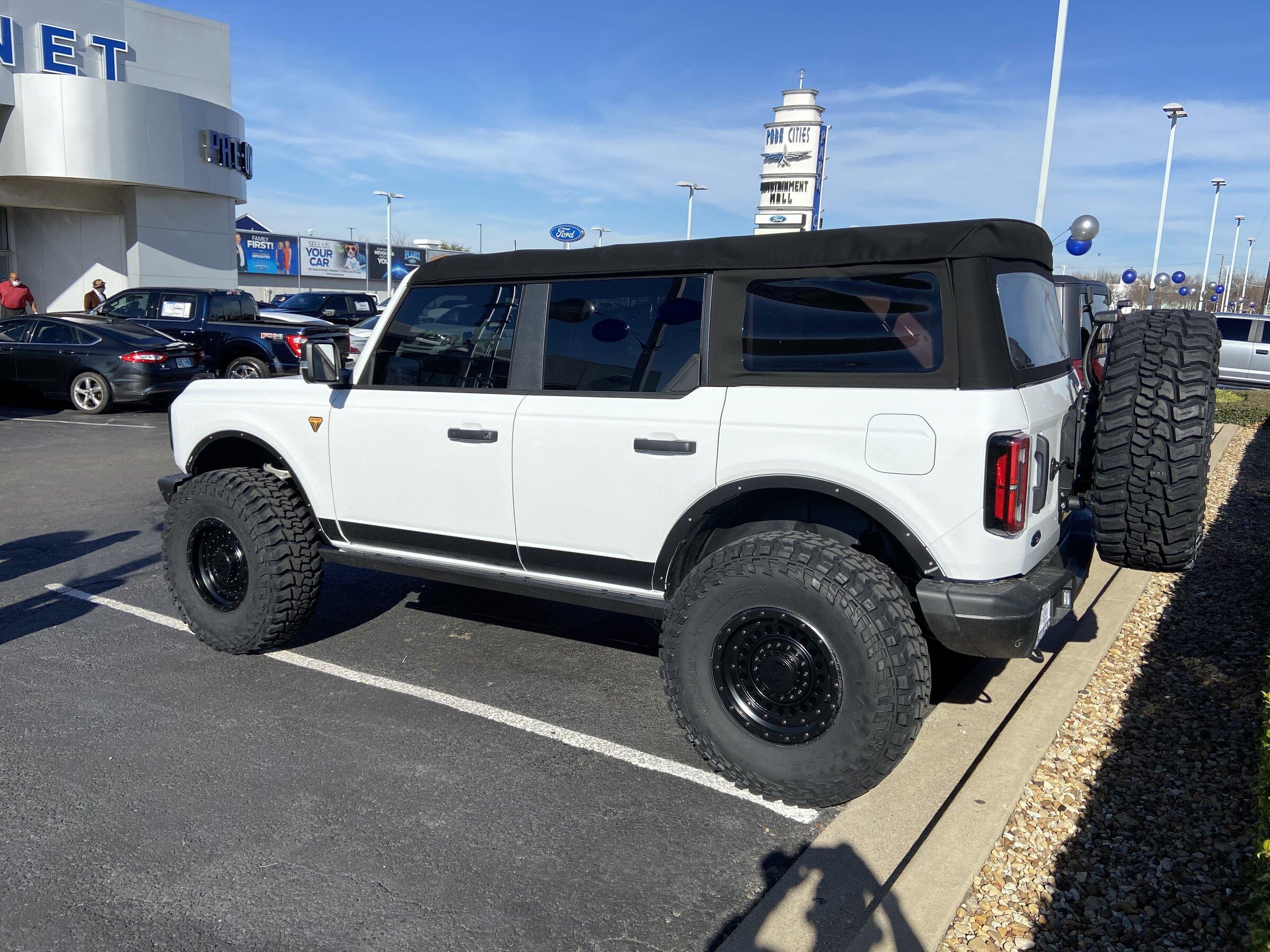Ford Bronco My 2021 Badlands: 3" lift, fender delete, 37" Mickey Thompson MT, 17" Panzer wheels IMG_8379
