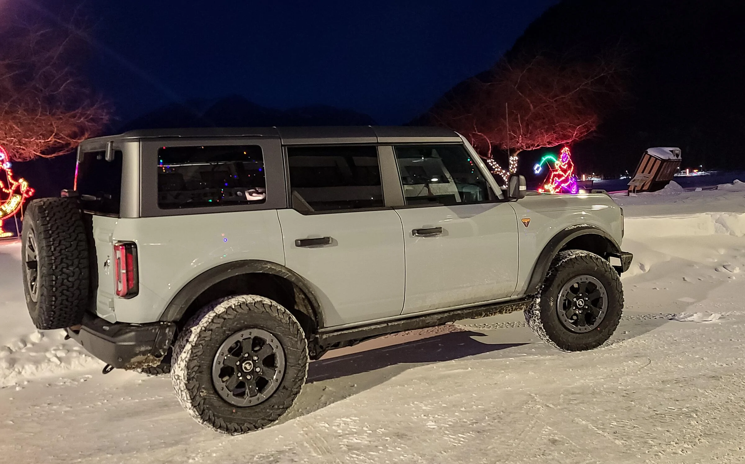 Ford Bronco CACTUS GRAY Bronco Club PSX_20220105_173444