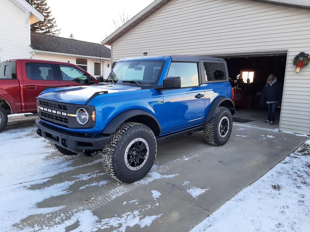 Ford Bronco VELOCITY BLUE Bronco Club 2021B2