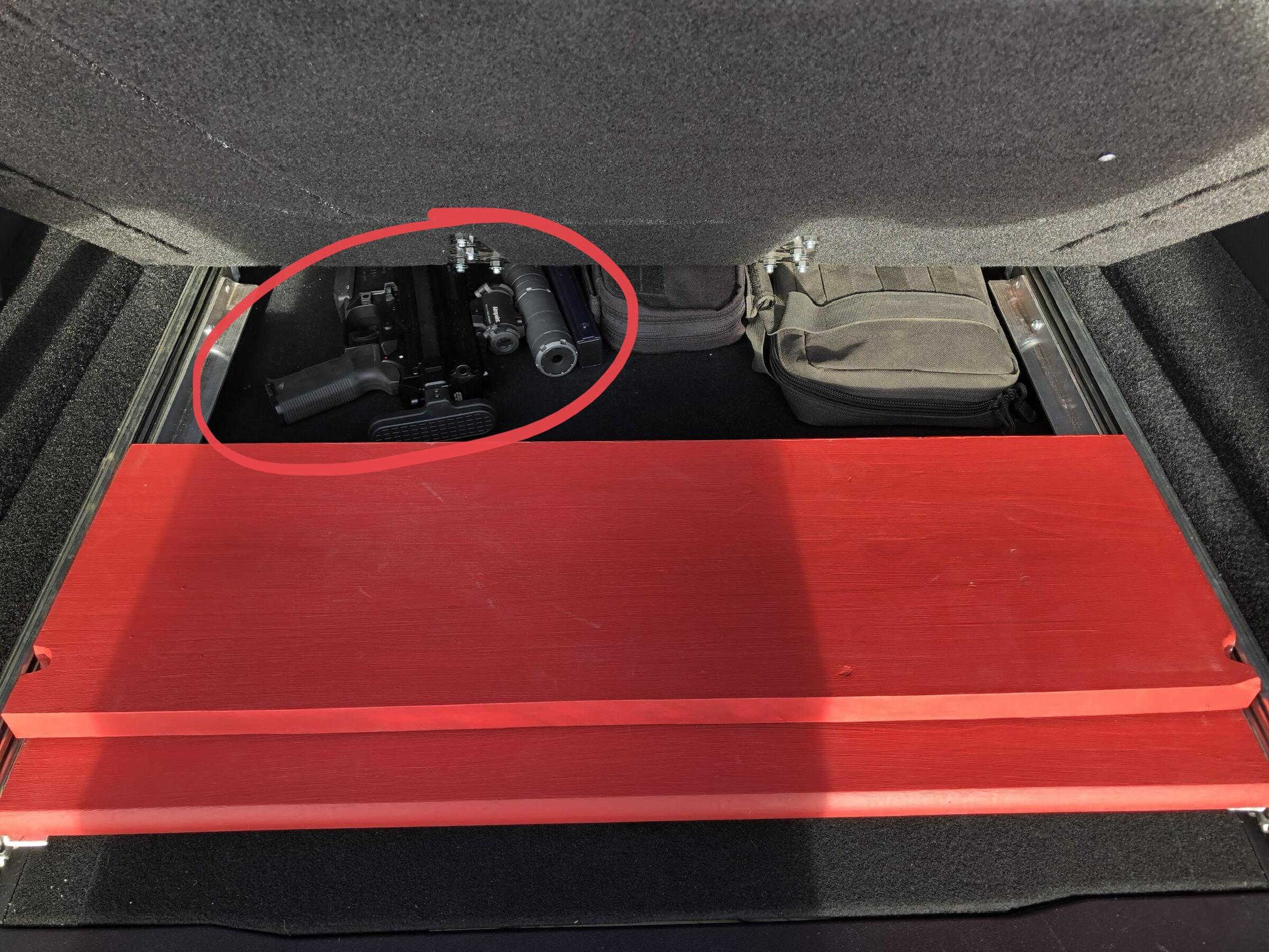 Ford Bronco Bronco sliding tail gate and floor leveling 67126240-94E4-4D0E-882D-CA37187E5D63