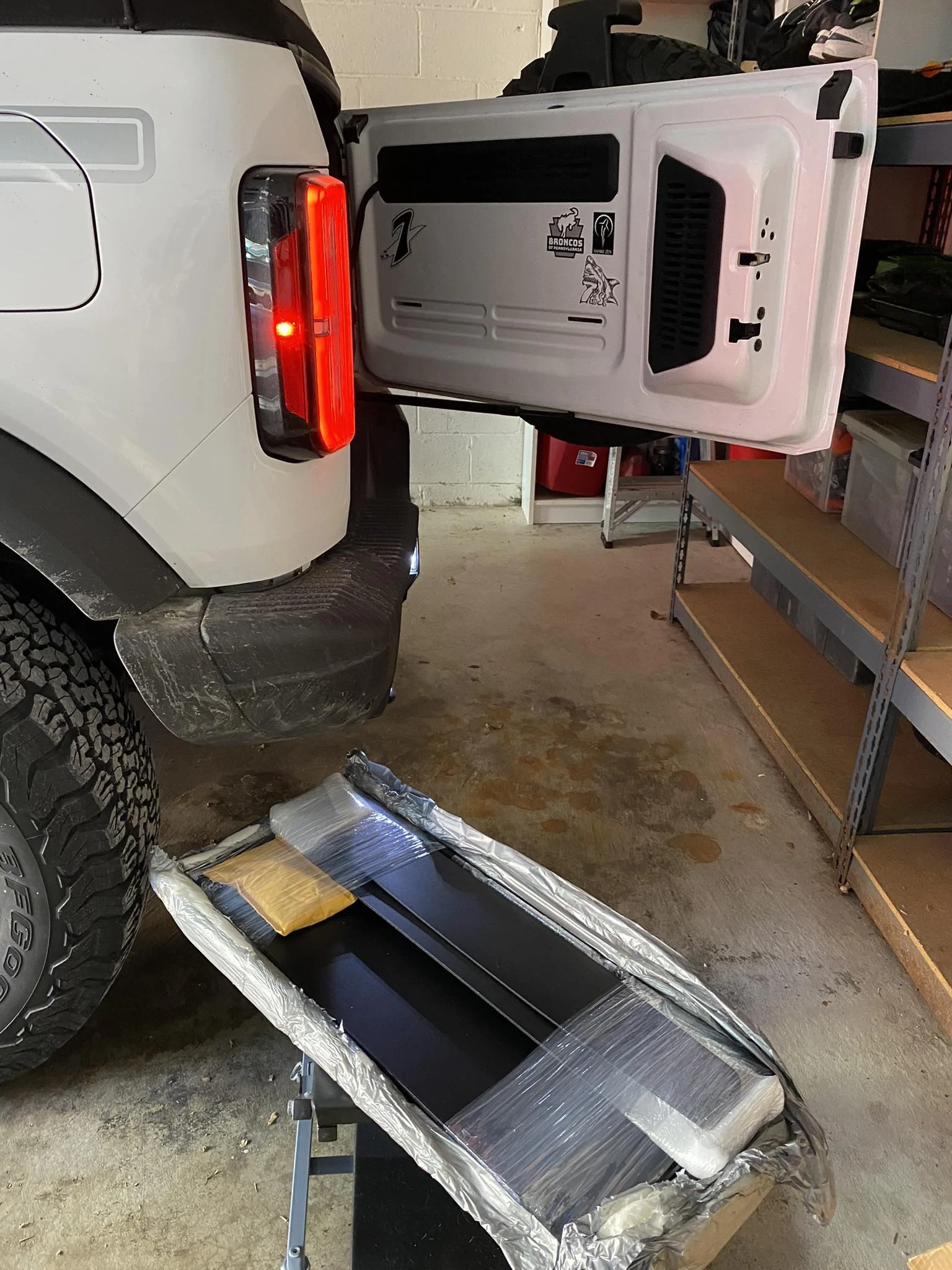 Ford Bronco JcrOffroad Fold down molle table has been released! 79141760-5AF4-40F8-BCFD-EFCF826E6DDA