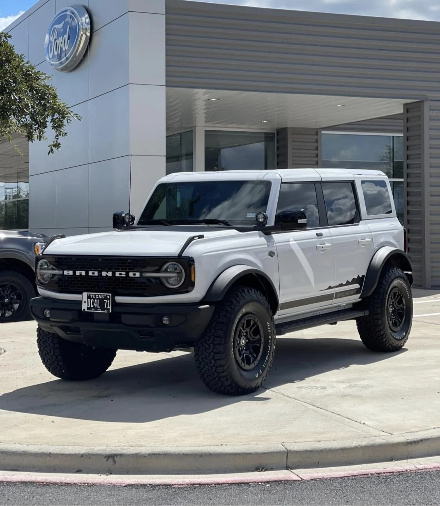 Ford Bronco The Great White Bronco 15223EAA-7BBA-488F-BE84-D403D24CA67A
