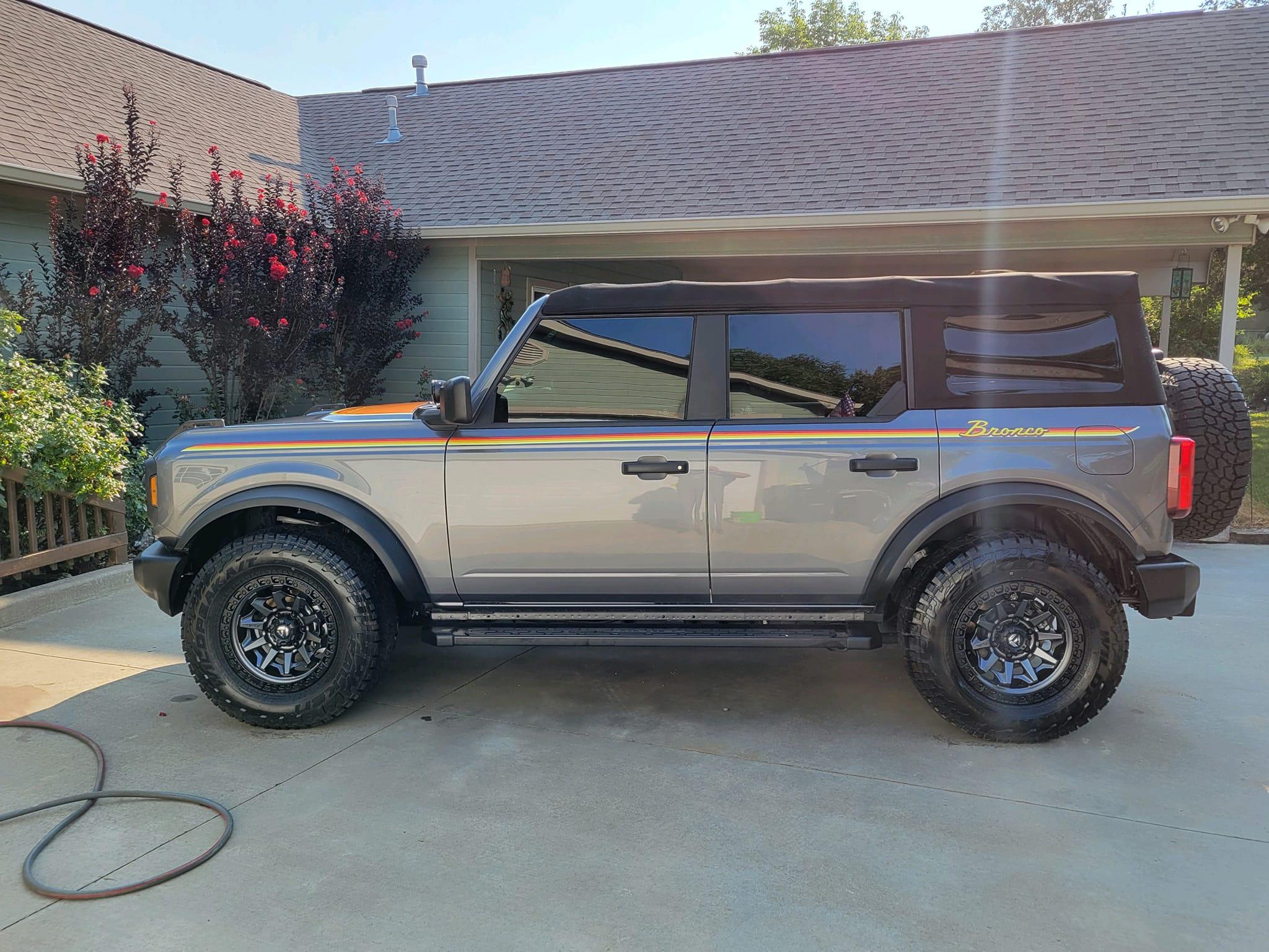 Ford Bronco CARBONIZED GRAY Bronco Club 270416427_5163030063731819_4431214489445895478_n