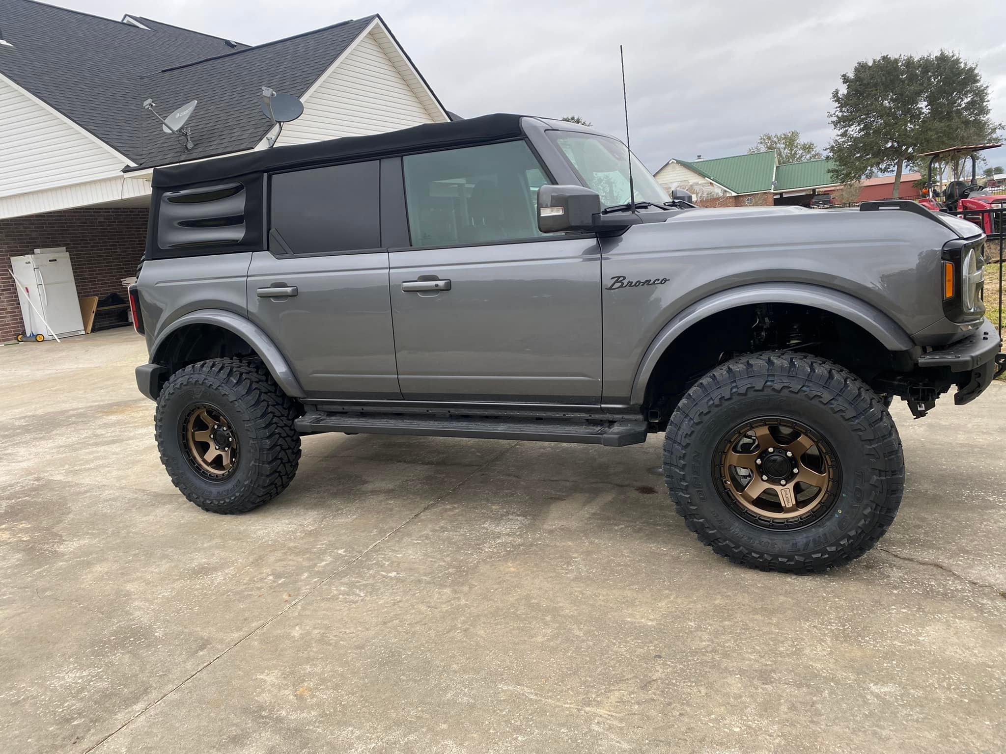 Ford Bronco CARBONIZED GRAY Bronco Club 271601414_321006503366031_4210854505135448680_n