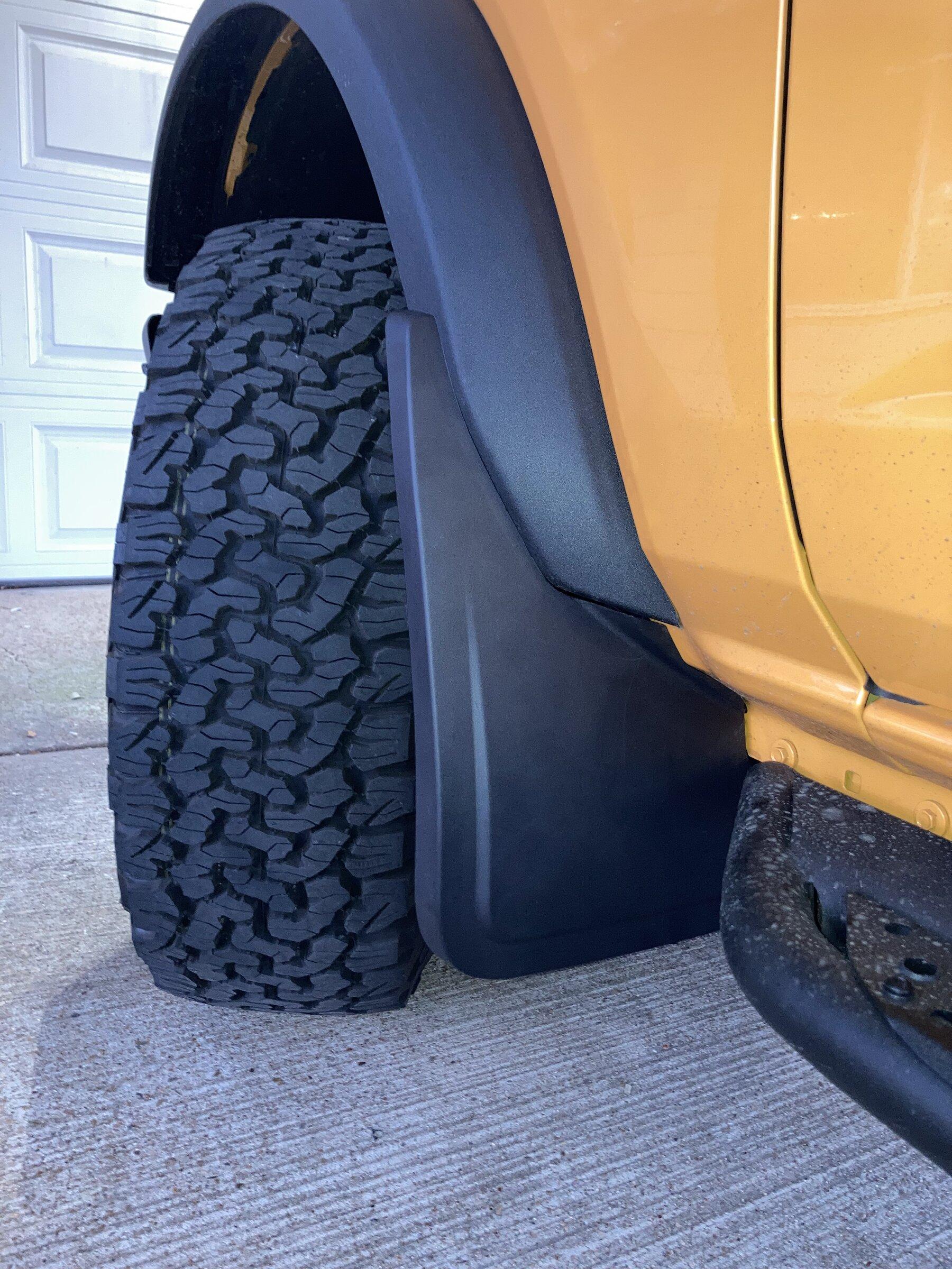 Ford Bronco Removable mud flaps 7859062E-C5B5-4196-B373-B1E58D5AA226