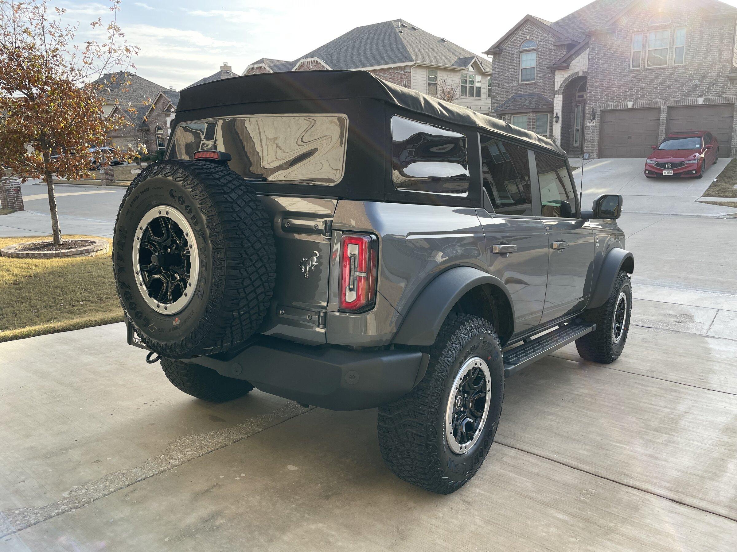 Ford Bronco CARBONIZED GRAY Bronco Club 87F2C5BA-6E43-4550-92E5-3299701E5D0E