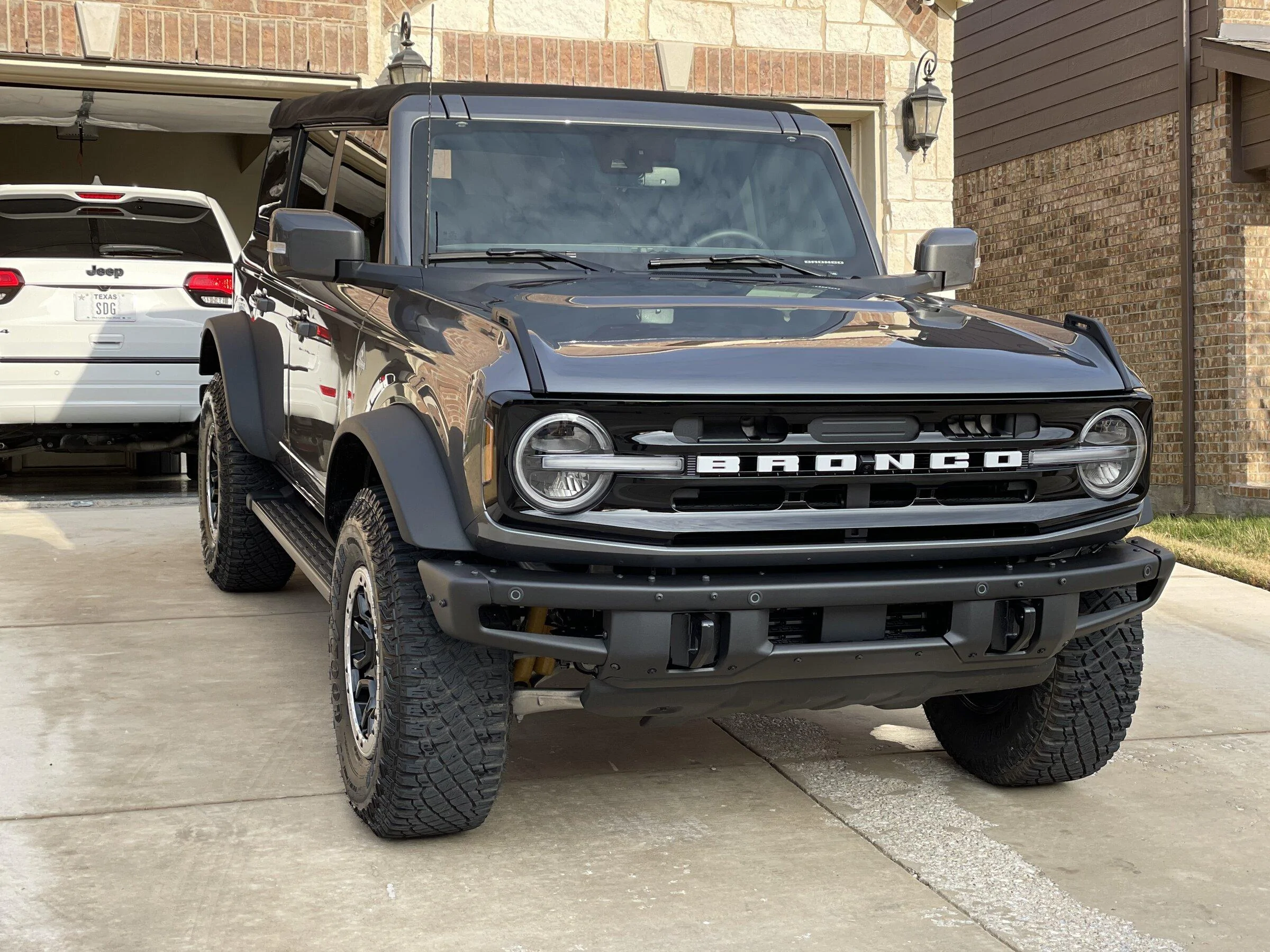 Ford Bronco CARBONIZED GRAY Bronco Club 4BE83CD1-3237-4C29-99A3-F28DAE1E175B