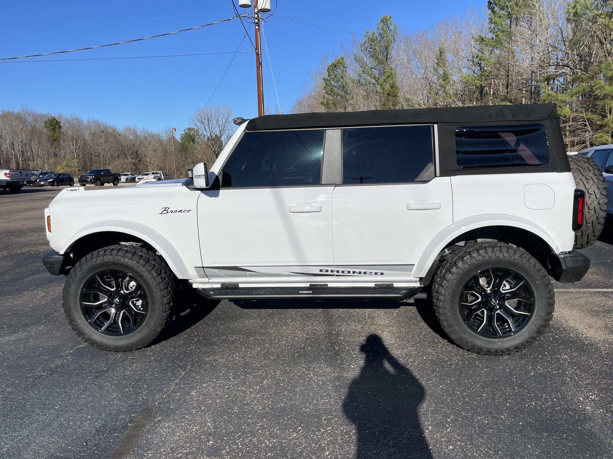 Ford Bronco 2021 WHITE Badlands Build IMG_0462.JPG
