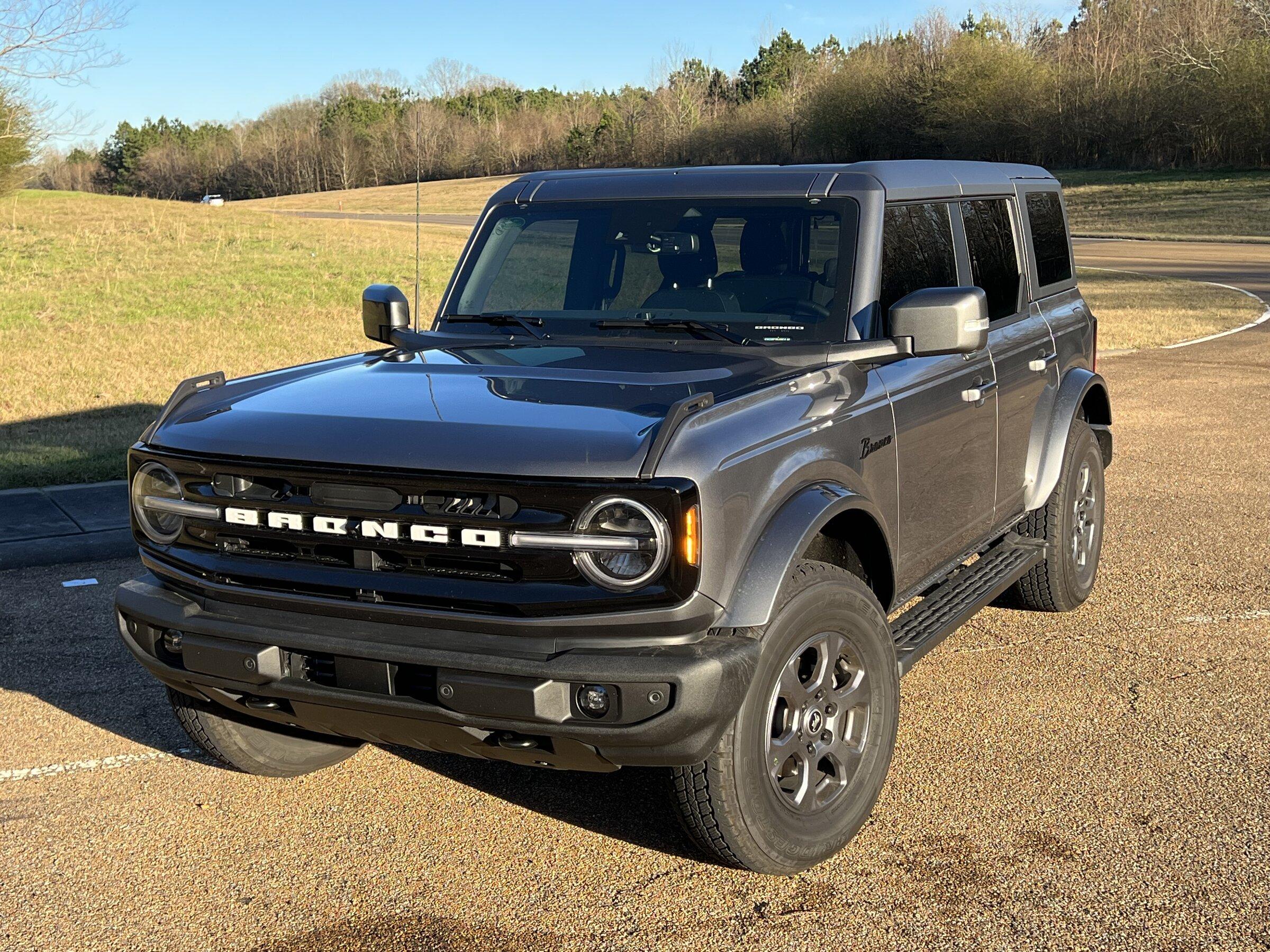 Ford Bronco CARBONIZED GRAY Bronco Club IMG_6581