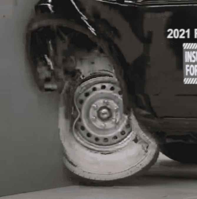 Ford Bronco Bronco vs. Wrangler Crash Test Video 1641922830335
