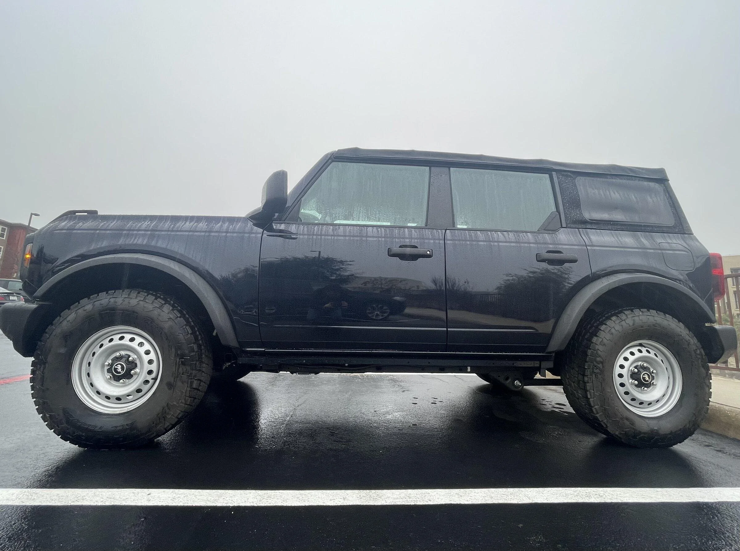 Ford Bronco ANTIMATTER BLUE Bronco Club 8BC83792-476A-4971-9F09-7D007D38BA00