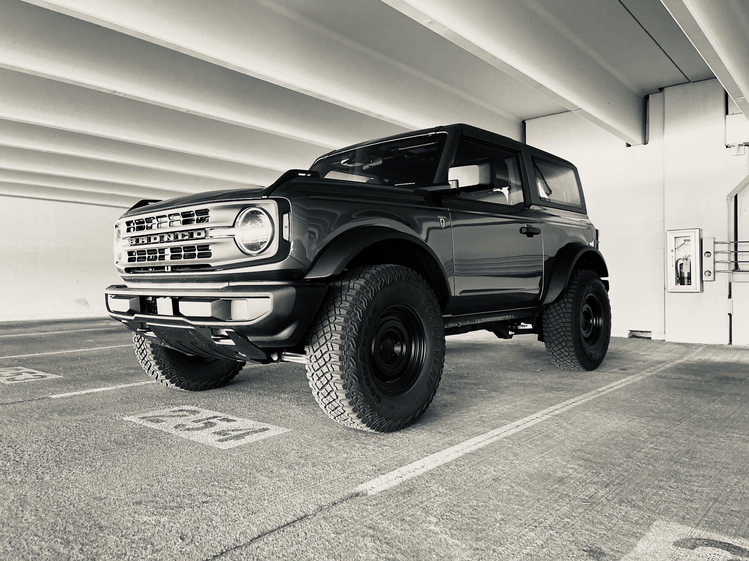 Ford Bronco CARBONIZED GRAY Bronco Club 7A68D634-E1BD-4B84-8C39-3E34F632D218