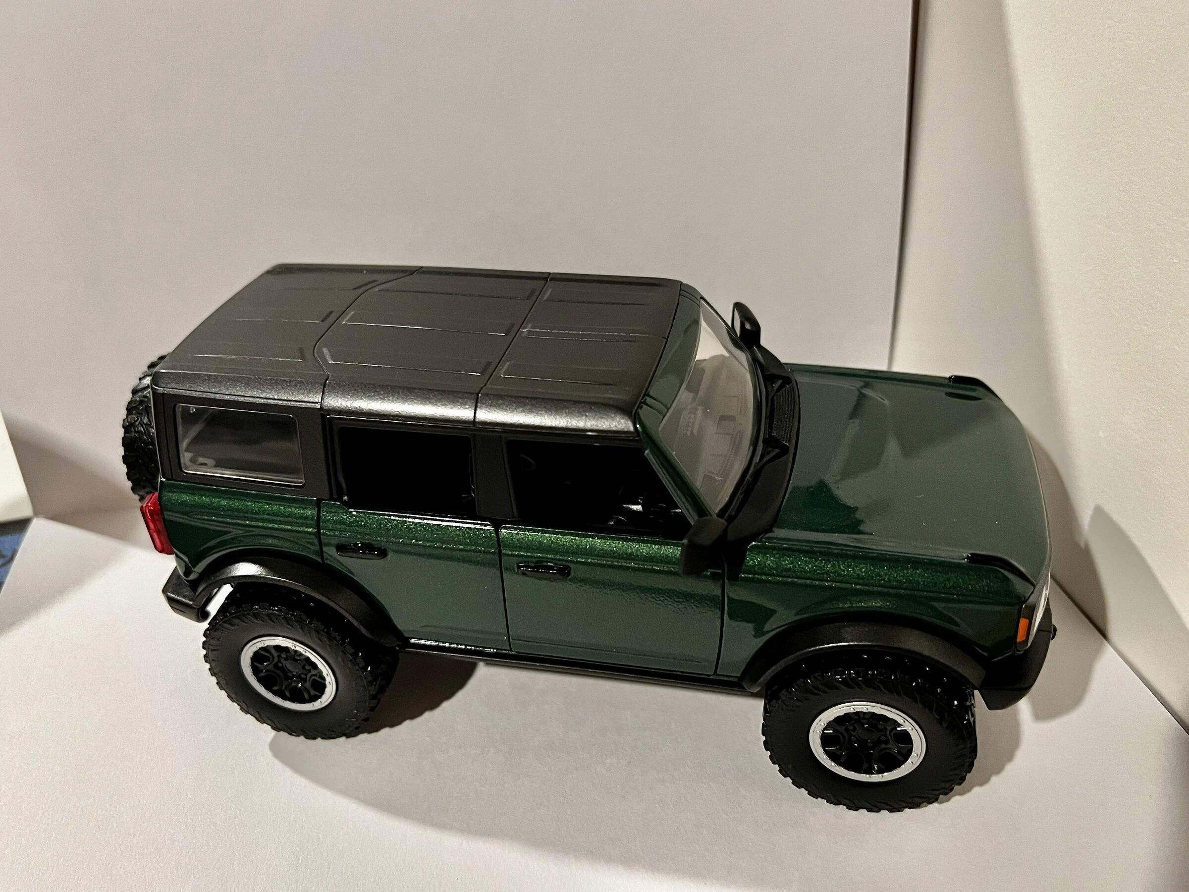 Ford Bronco ERUPTION GREEN Bronco Club 1641944794996