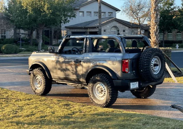 Ford Bronco ERUPTION GREEN Bronco Club 1641972867191