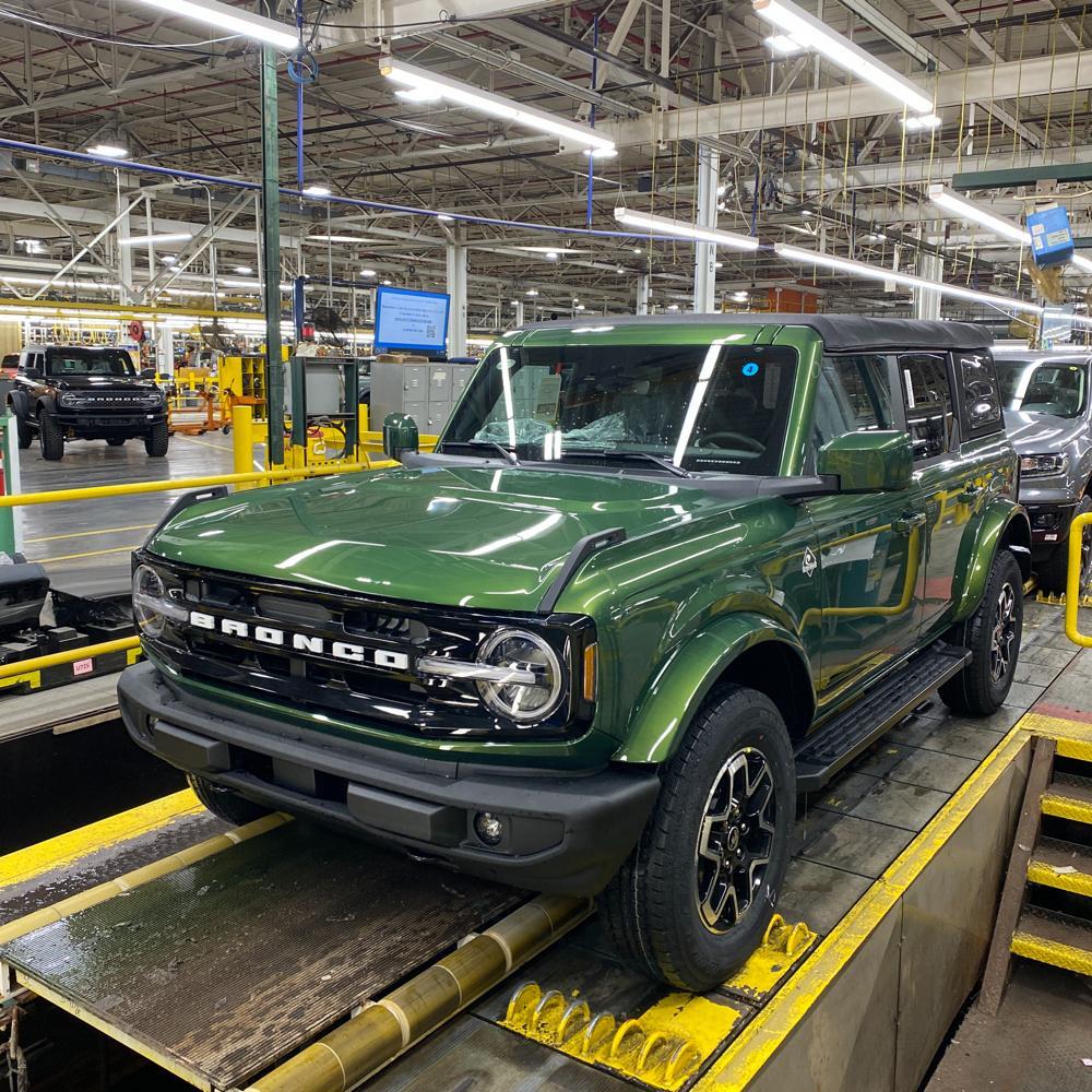 Ford Bronco 🛠 12/20/21 Build Week Group image