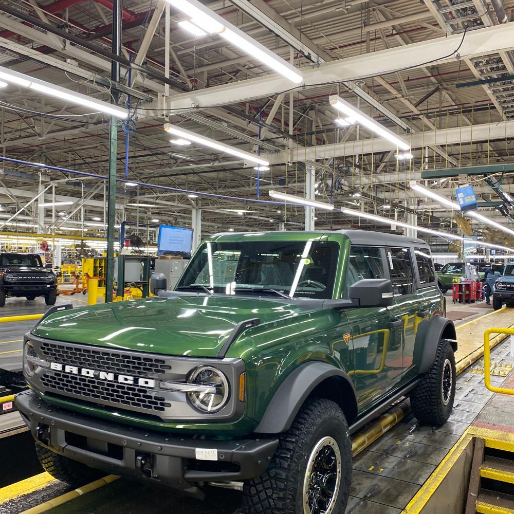 Ford Bronco 🛠 1/3/22 Build Week Group image