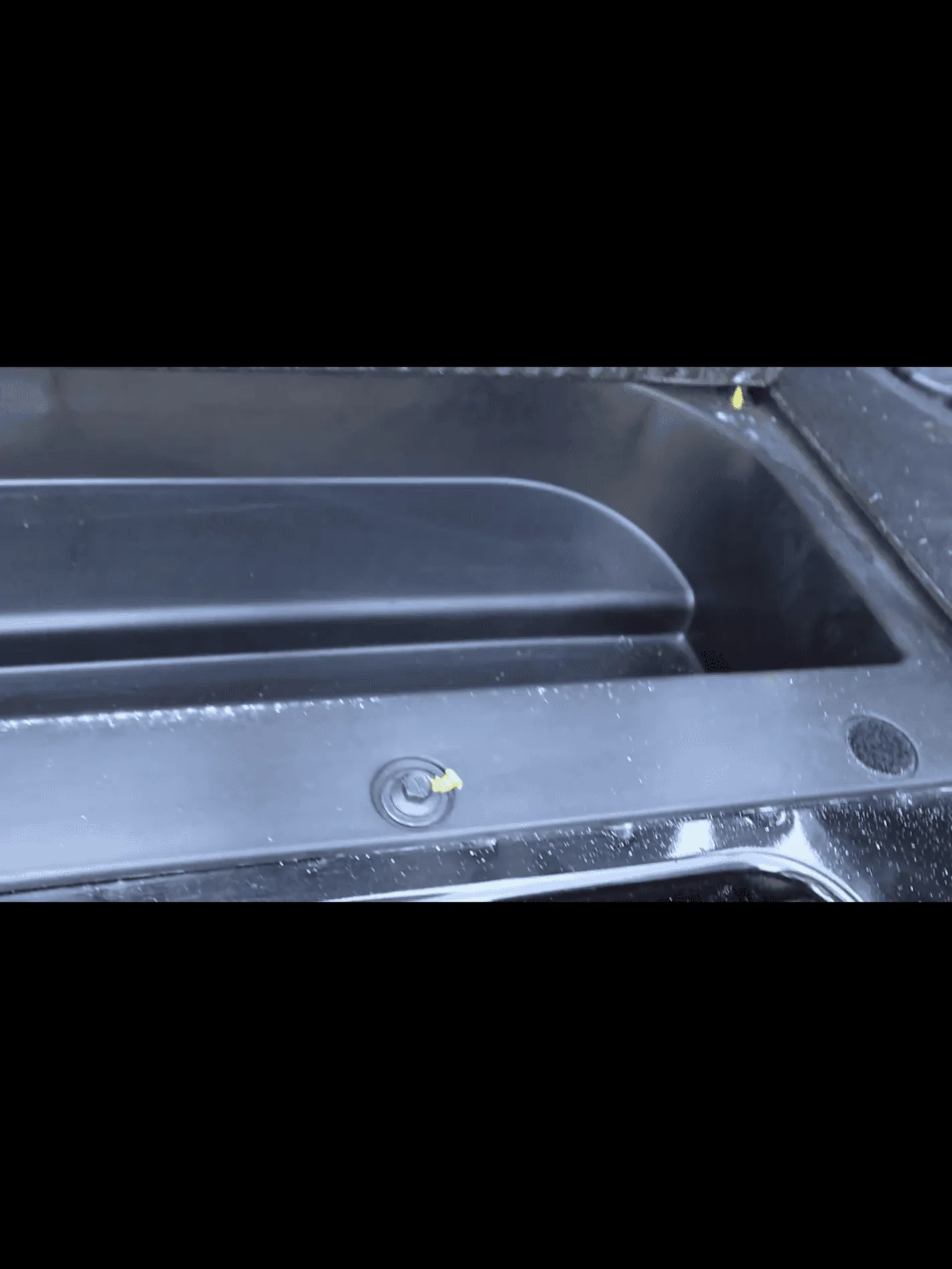 Ford Bronco Bronco 2-Door Cargo Area Size / Volume Analysis (Dimensions - Length, Width, Height) 9A6B00F0-065D-4853-927F-3194E5F459B3