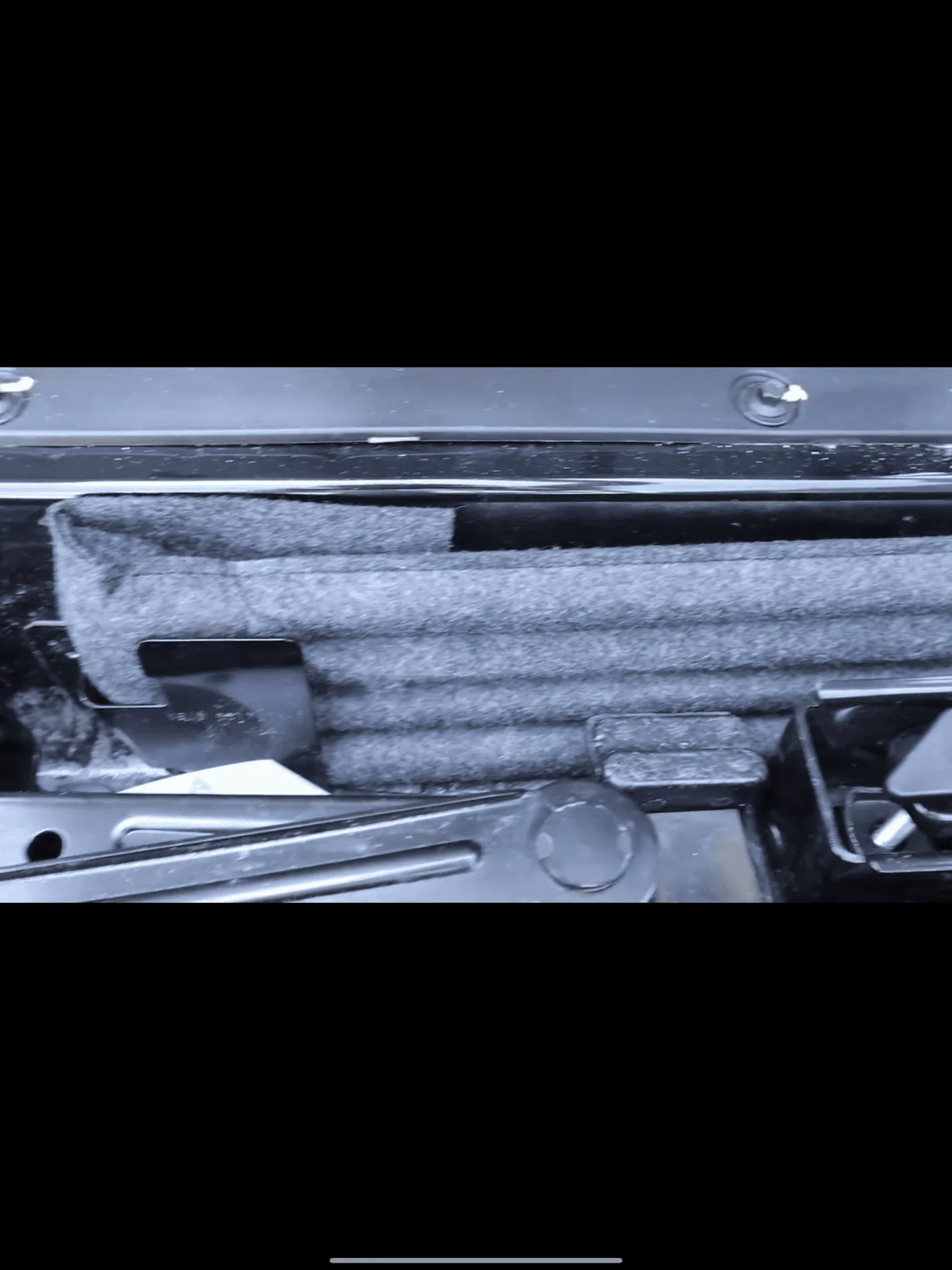 Ford Bronco Bronco 2-Door Cargo Area Size / Volume Analysis (Dimensions - Length, Width, Height) 088727B4-CE2A-4180-B7E6-6CB4CDBA35D9