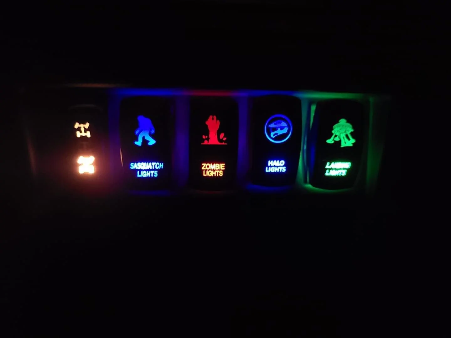Ford Bronco AUX Switch Labels? 021849C7-E4C5-498C-8C35-A153F266815F