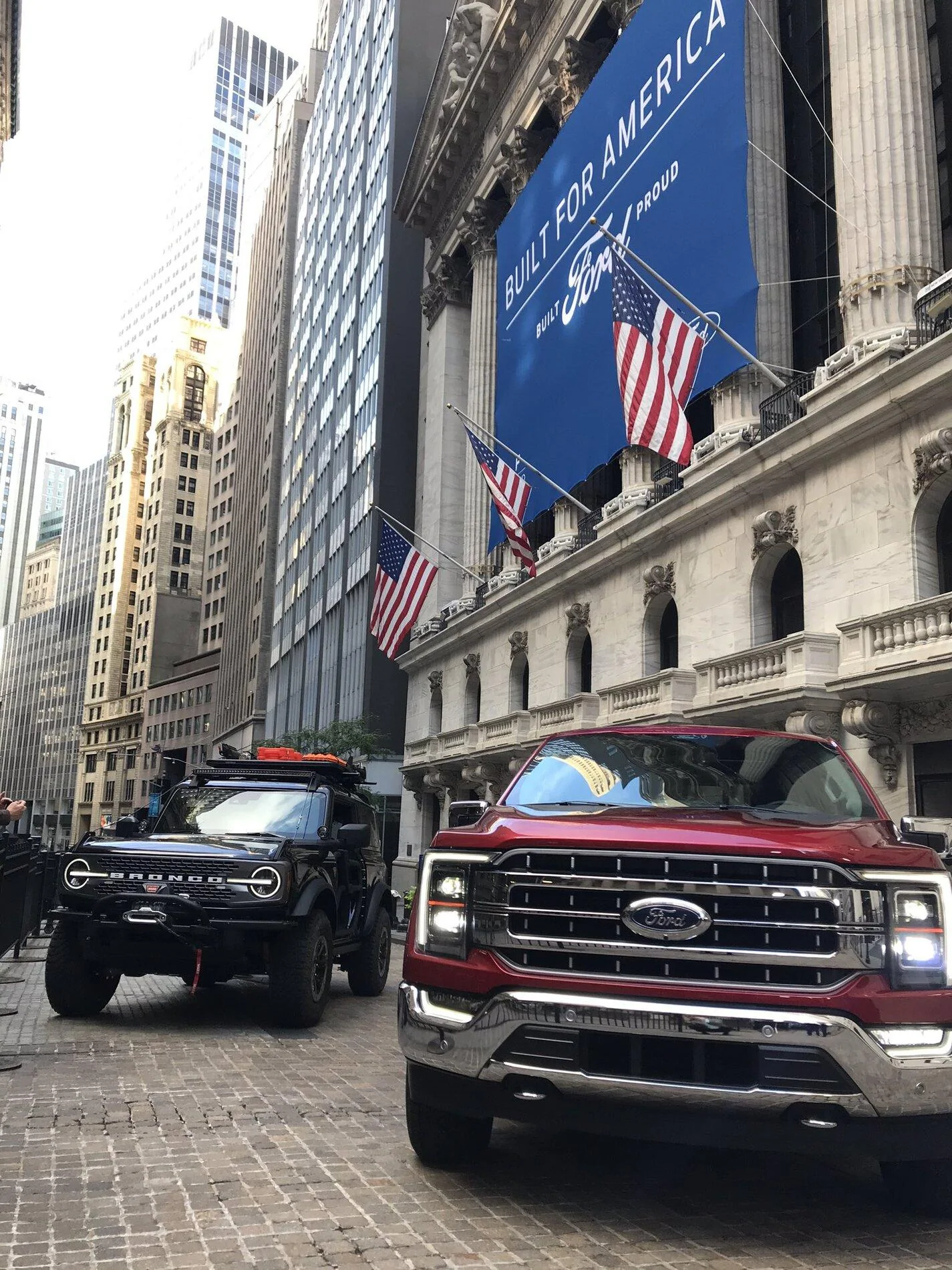 Ford Bronco 2021 Ford Bronco Makes NYC Debut at NYSE (Aug 17) - Pics, Video, Q&A Efn2axhWAAMAJ0