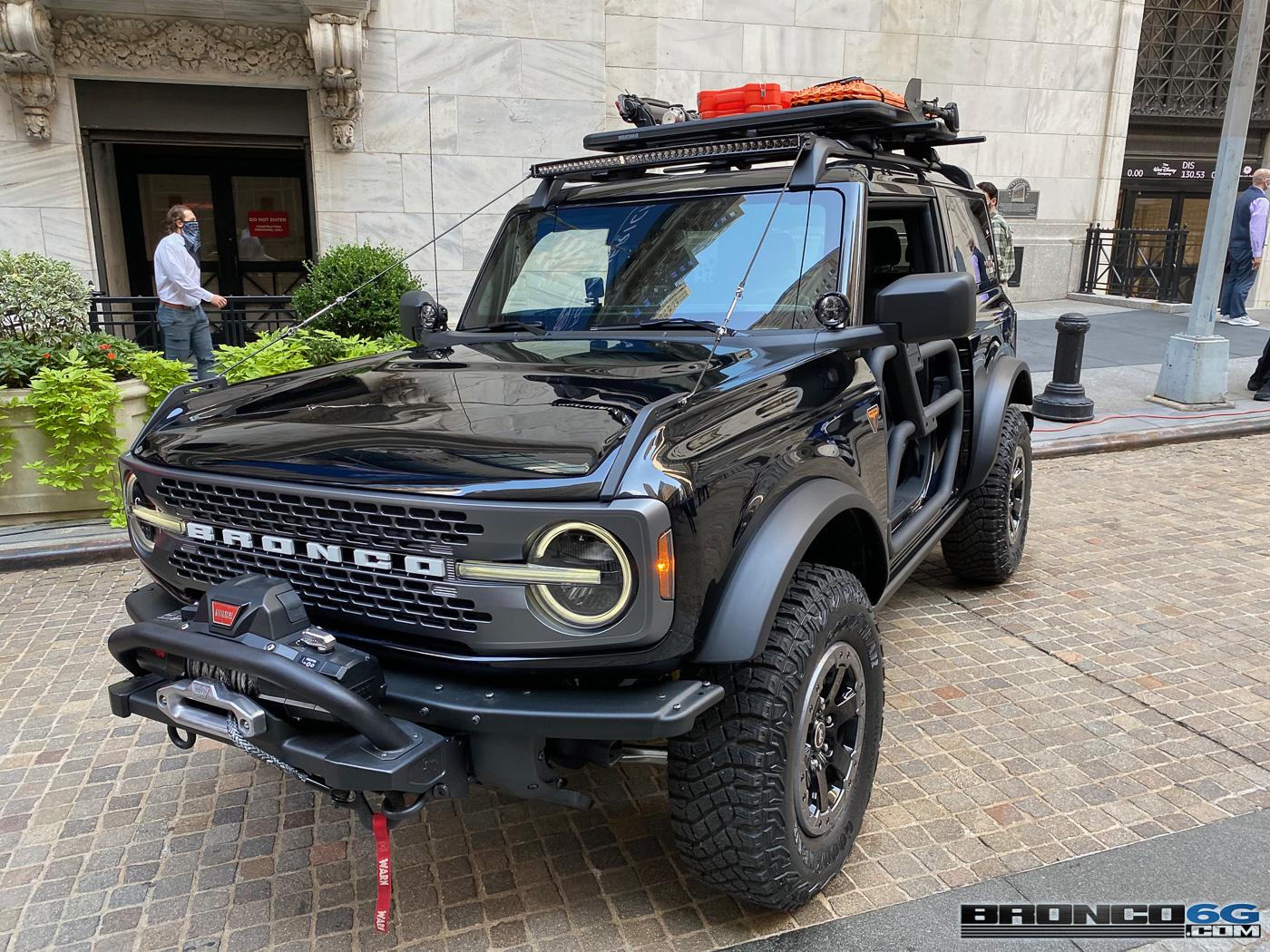 Ford Bronco Factory bumper with a winch or something different??? 2021-Bronco-NYSE-6