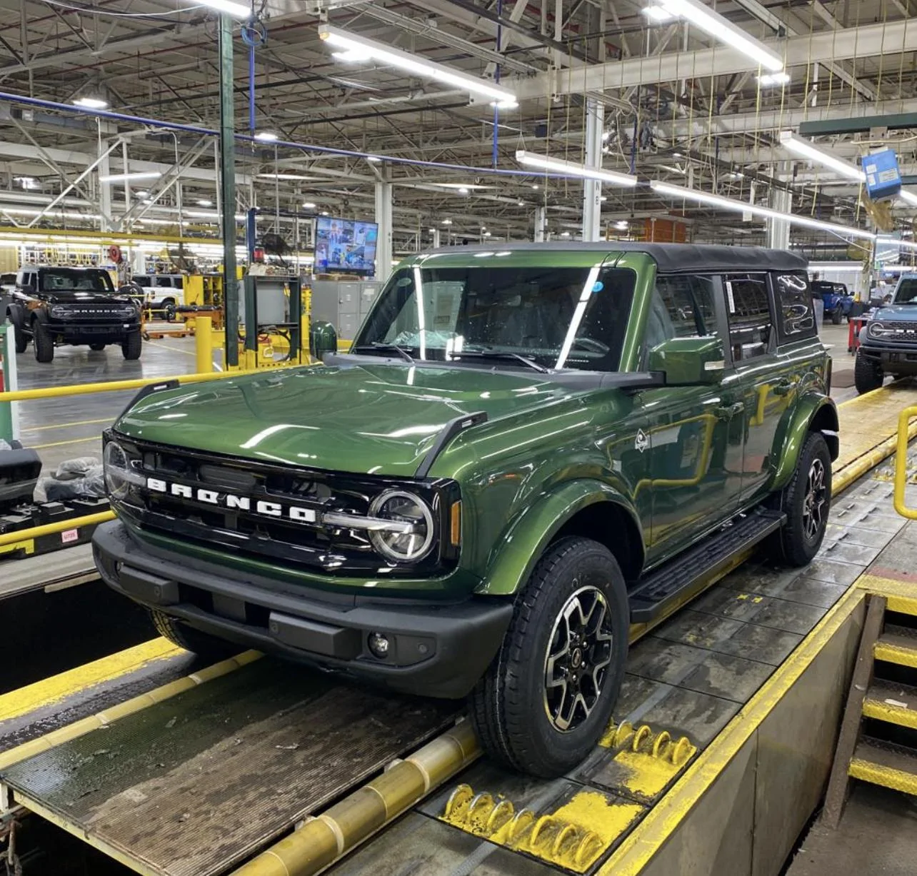 Ford Bronco 🛠 12/20/21 Build Week Group F4E38300-4D5E-485B-9CB6-69ED2678CD87