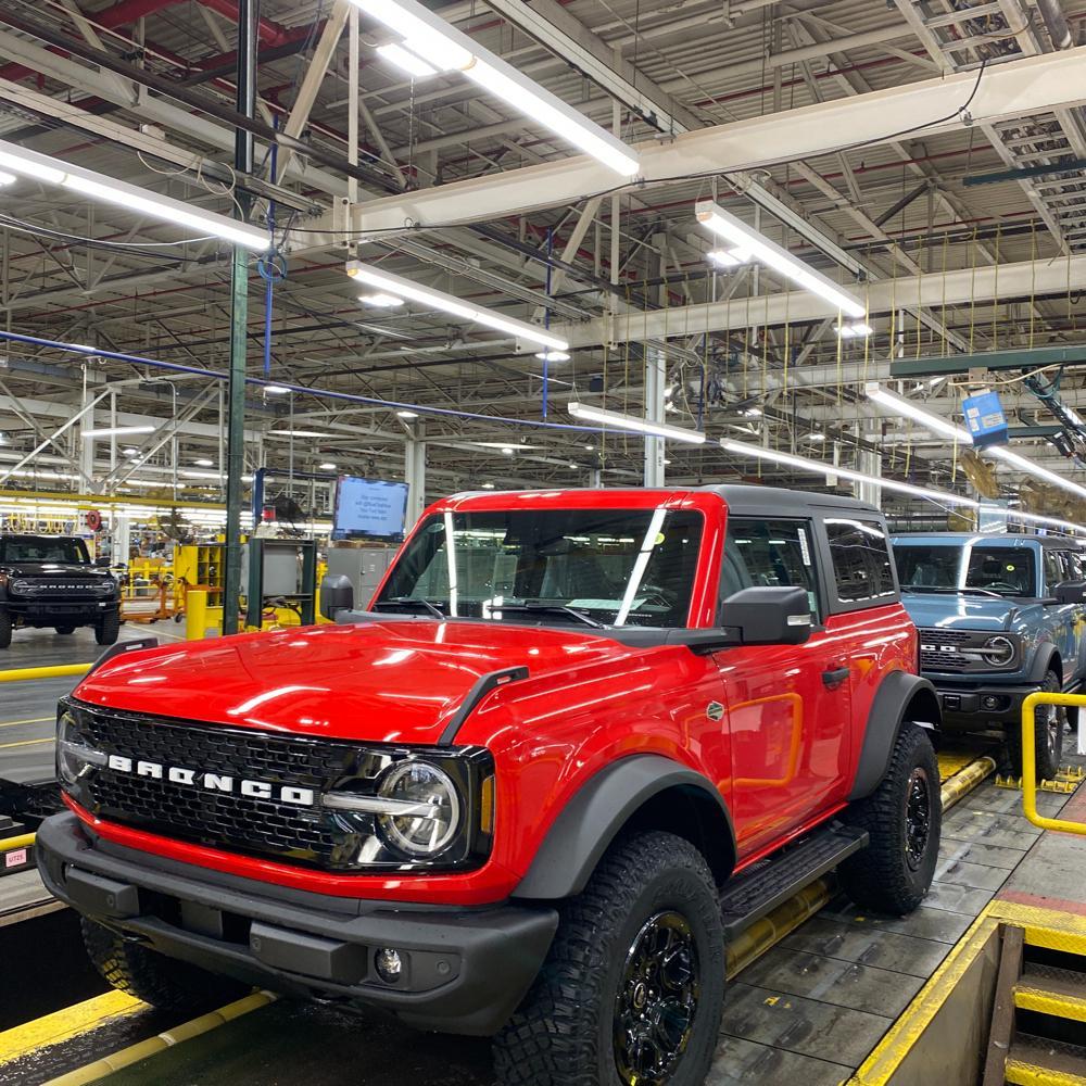 Ford Bronco 🛠 1/3/22 Build Week Group Bronco Assembly Line Pic