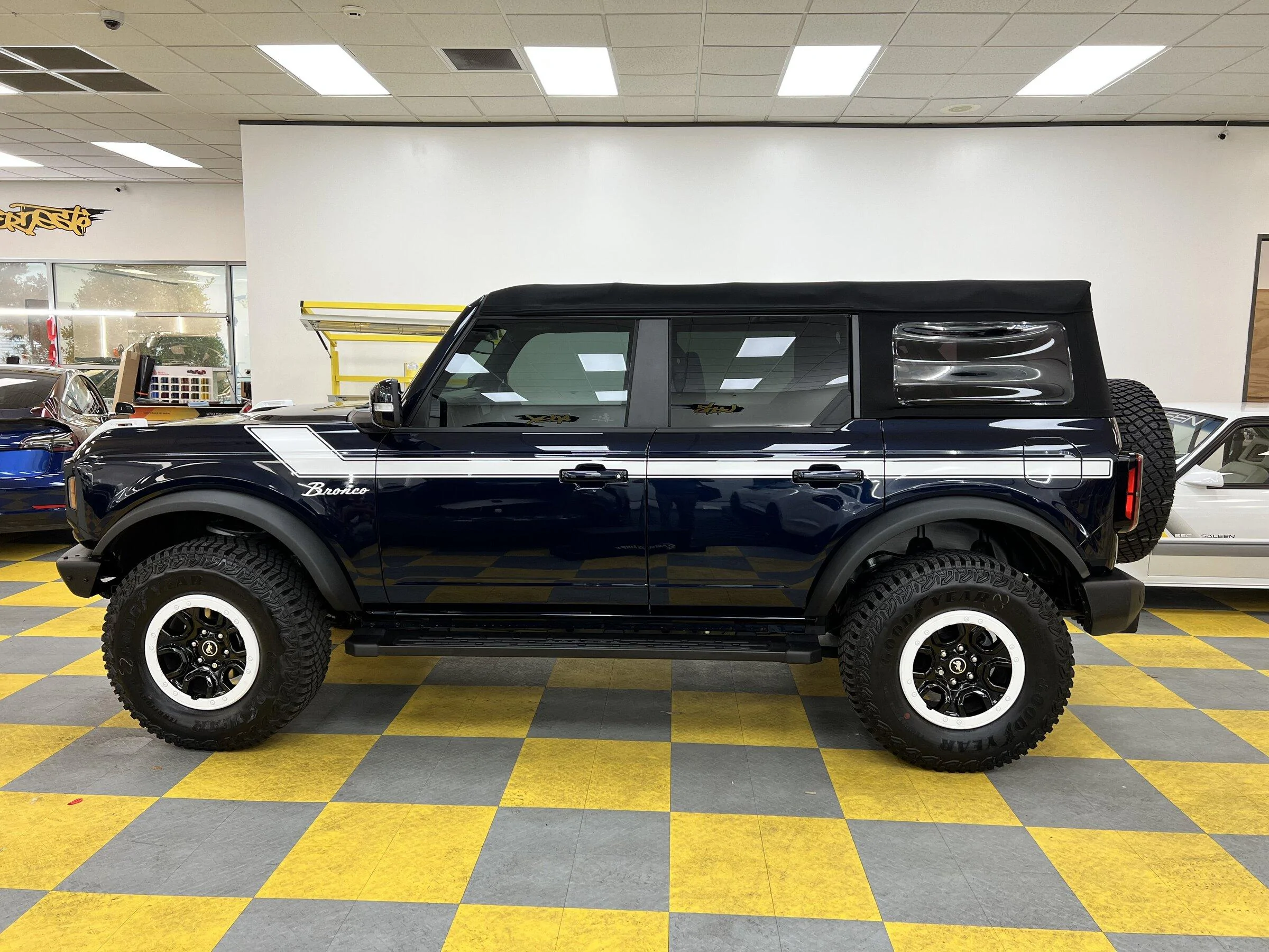 Ford Bronco Antimatter Blue Bronco's 776C5F38-D348-45D9-ADFE-049A78DFB5B4