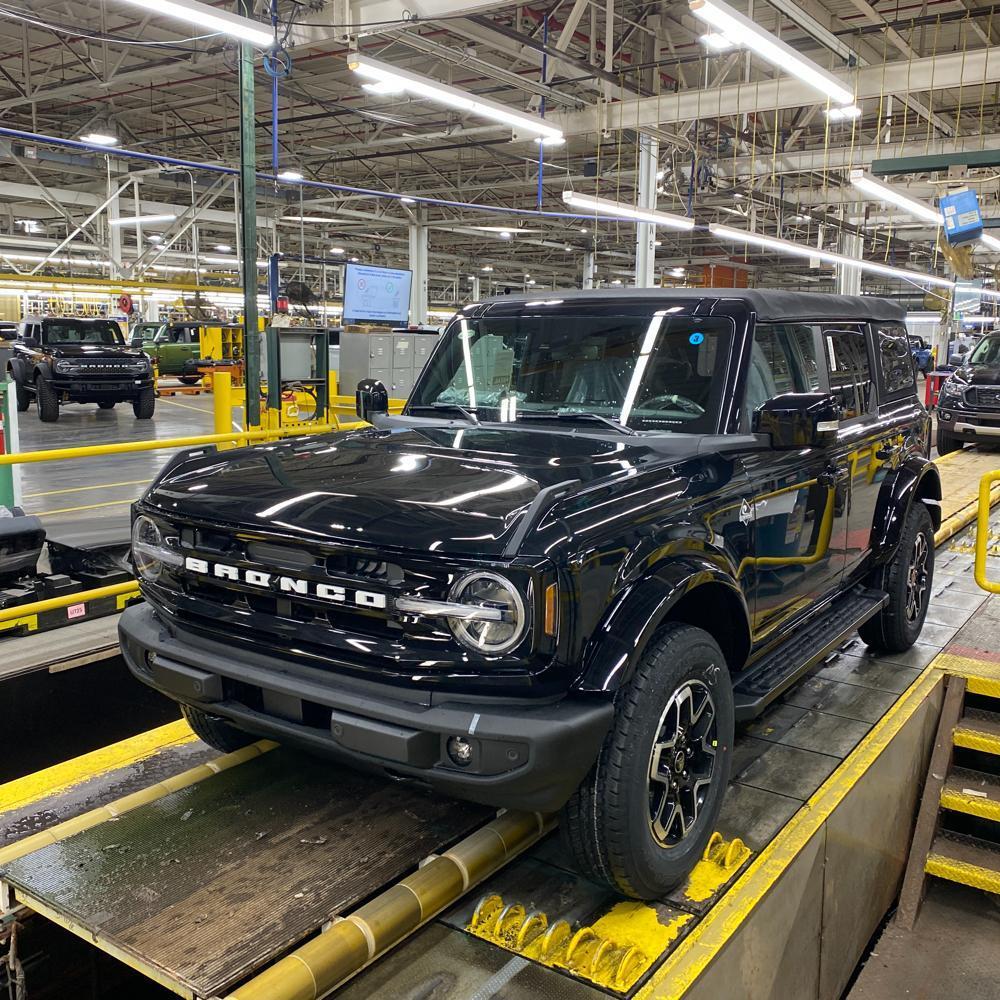 Ford Bronco 🛠 12/20/21 Build Week Group image