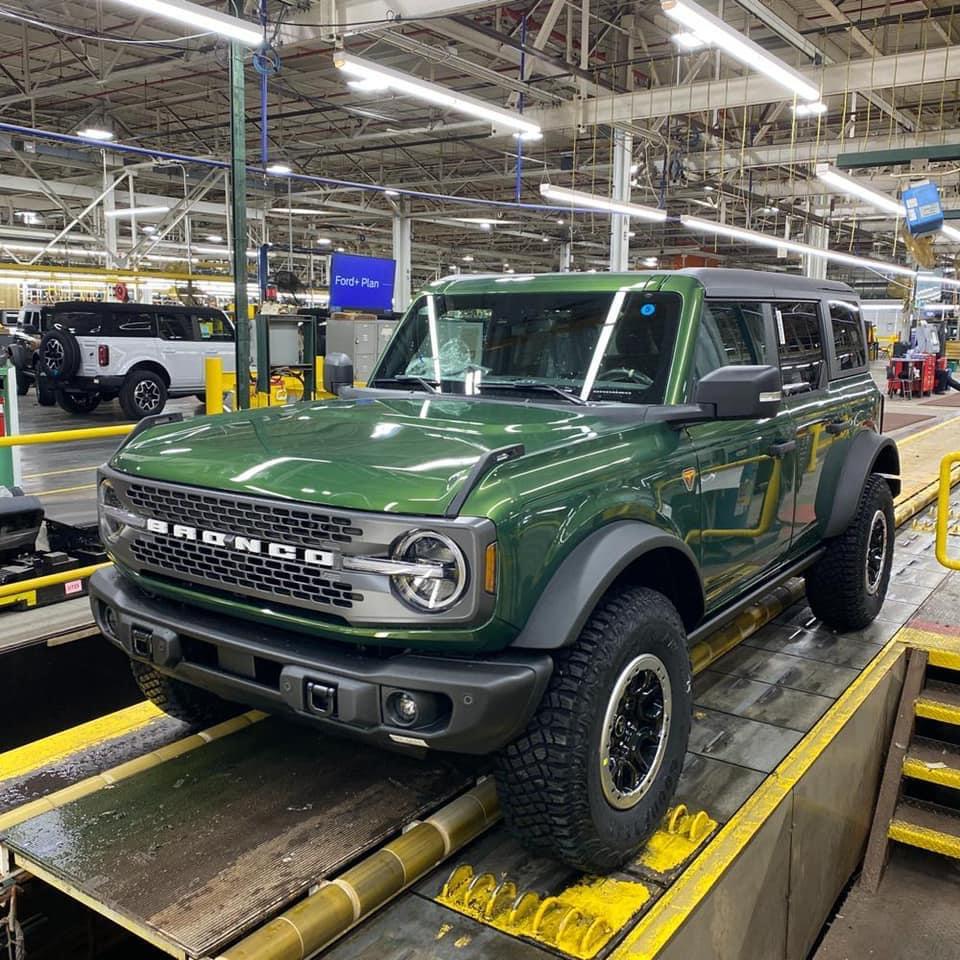 Ford Bronco ERUPTION GREEN Bronco Club 3015FEC0-CF5F-4717-AE21-E6D582DE52E3