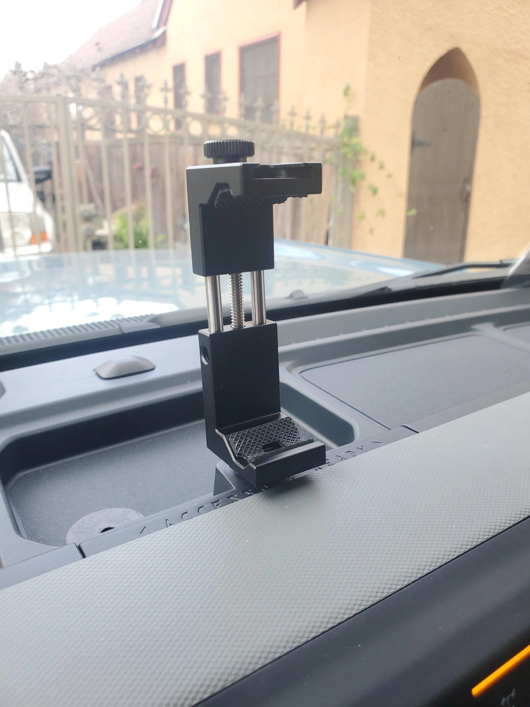 Ford Bronco Under $20 dash phone setup 20220113_100432