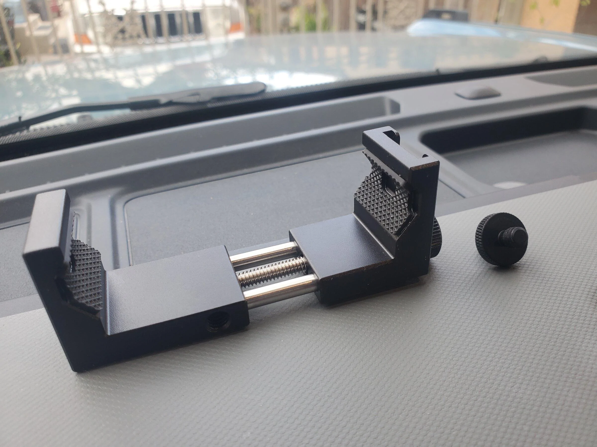Ford Bronco Under $20 dash phone setup 20220113_100359