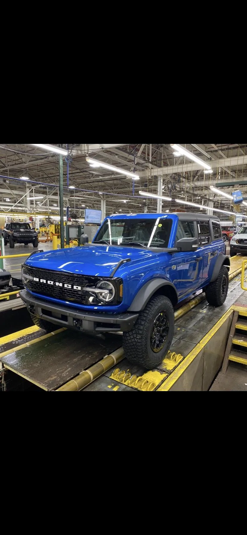 Ford Bronco VELOCITY BLUE Bronco Club 72AED079-EB63-4182-A6D3-0581ADE8CDB9