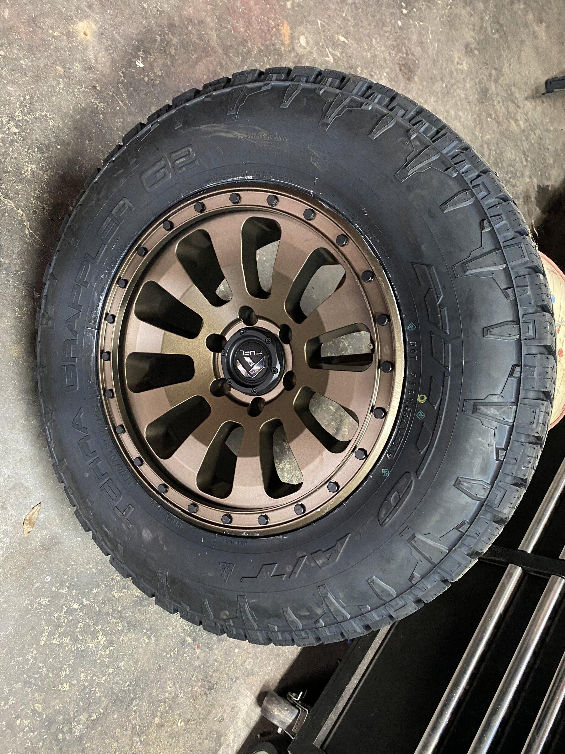 Ford Bronco Bronco tire size? 336DE38E-1178-48EB-B185-497679A505AE