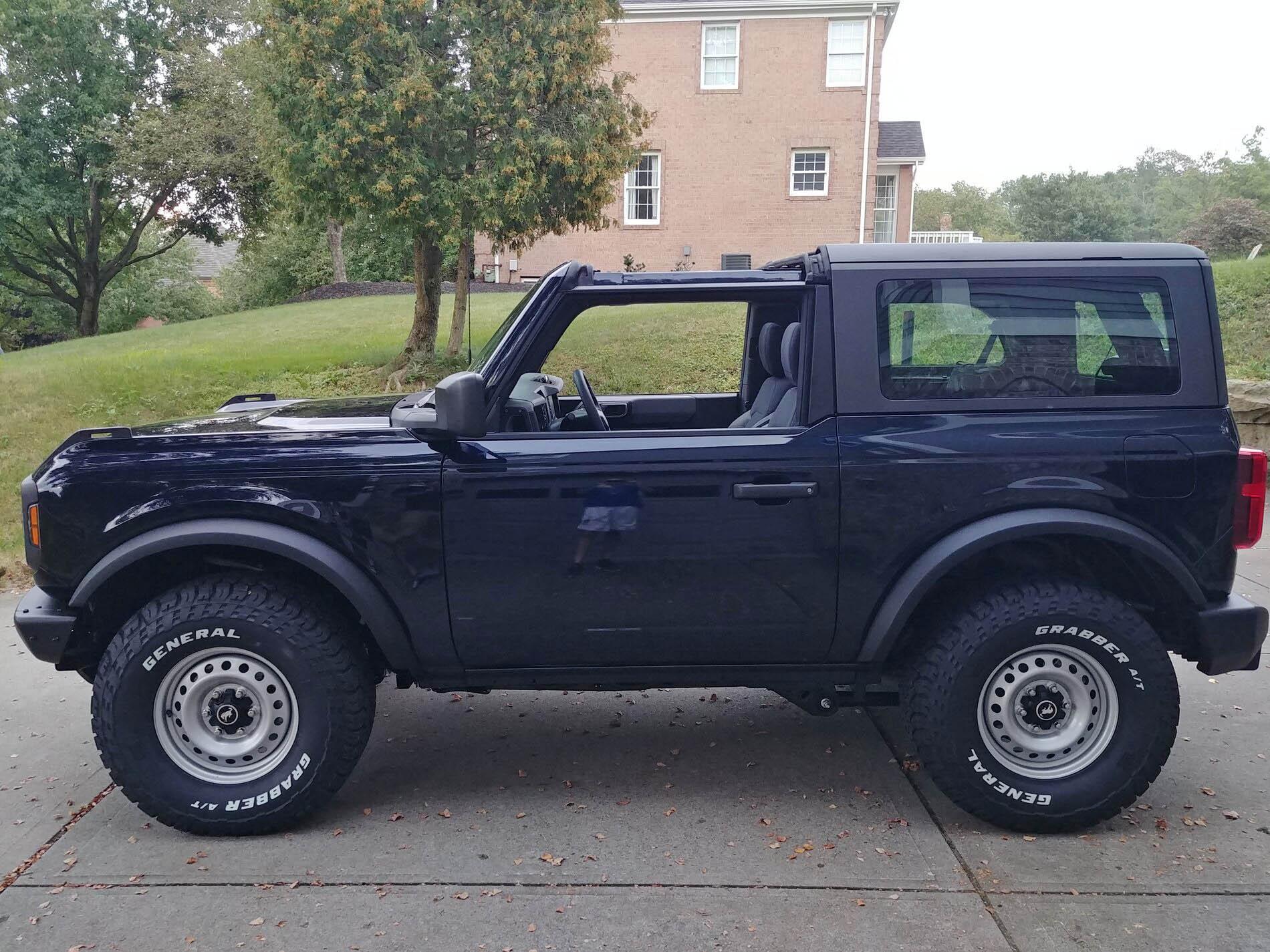 Ford Bronco 2 door base non-sasquatch pics 2021 Bronco 33_ inch tires on stock Base rims
