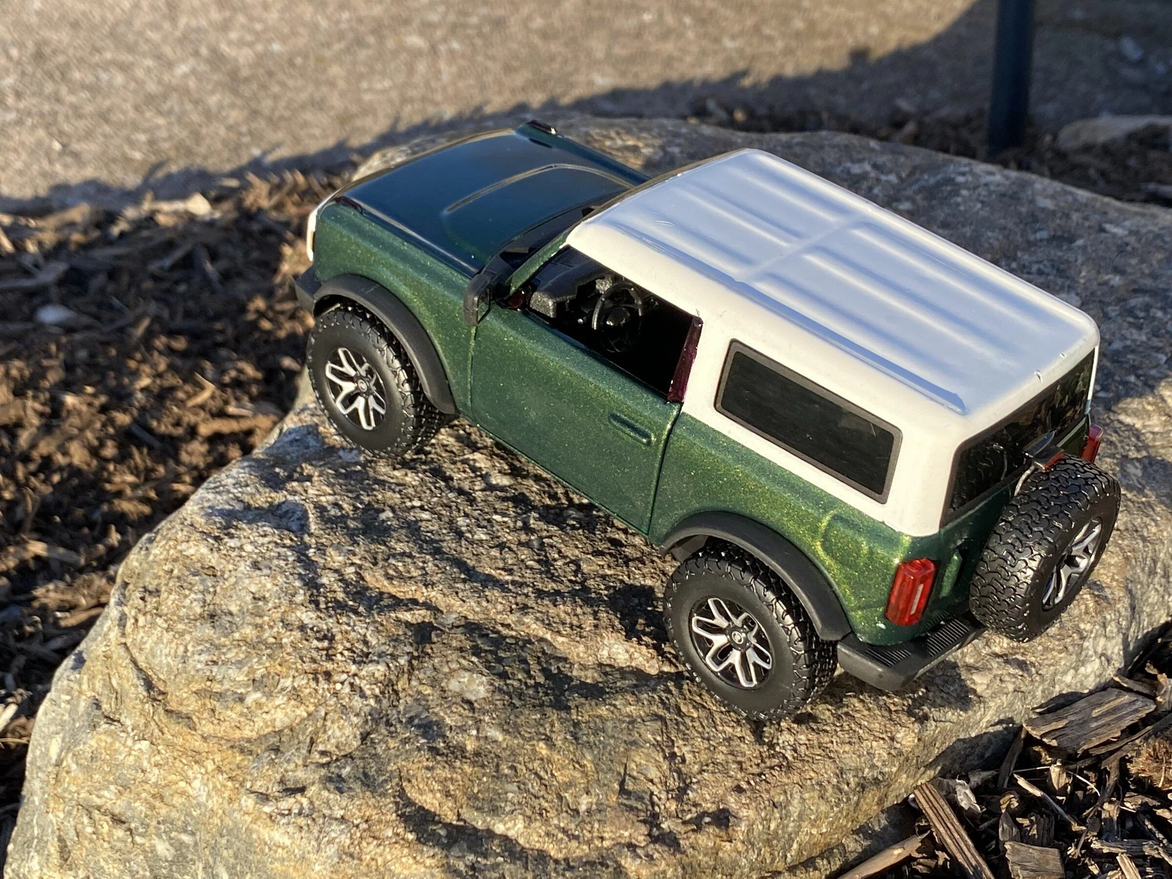Ford Bronco ERUPTION GREEN Bronco Club 85AB3D80-4E3E-46D5-91E3-6717C7A7FA72