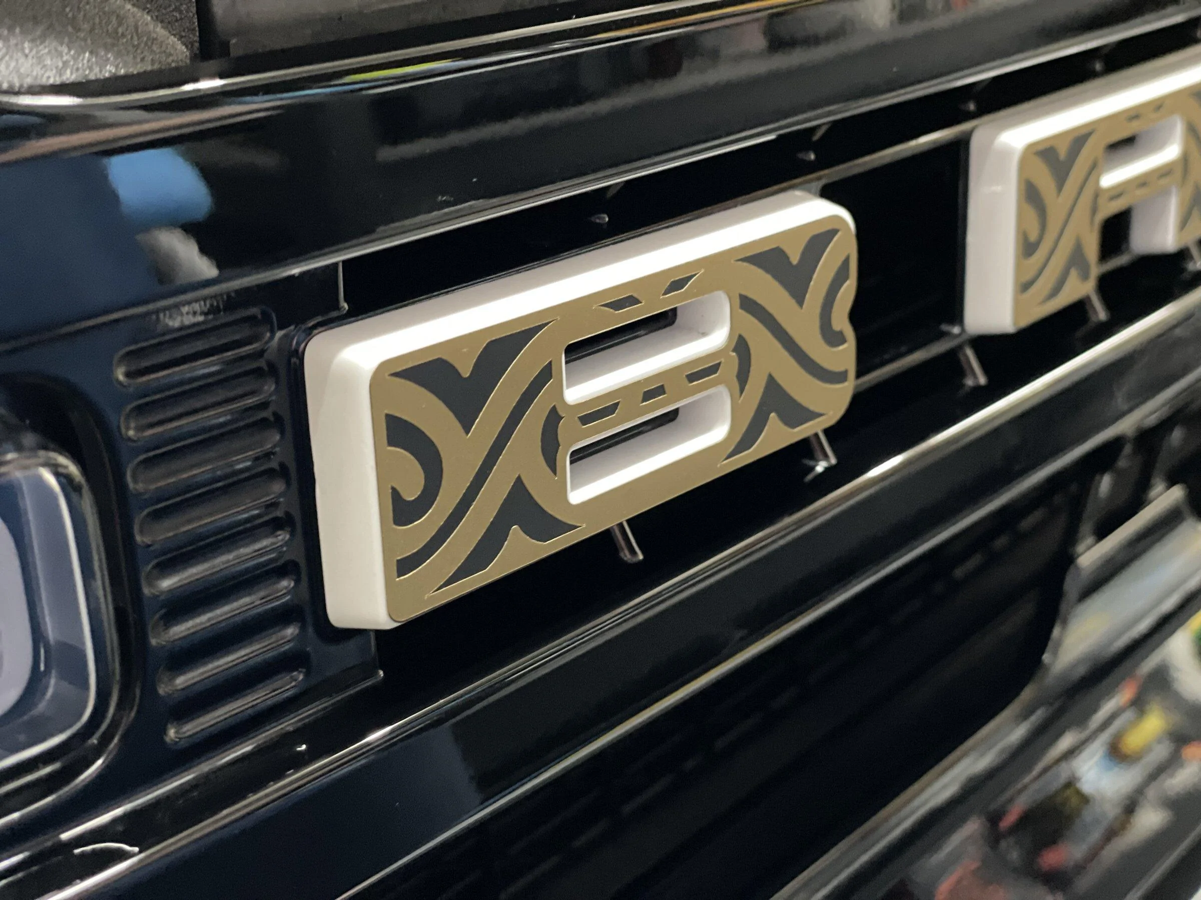 Ford Bronco Custom Bronco overlay decals installed. 2DBF5608-96E3-4D15-8546-11C54DB9D23E