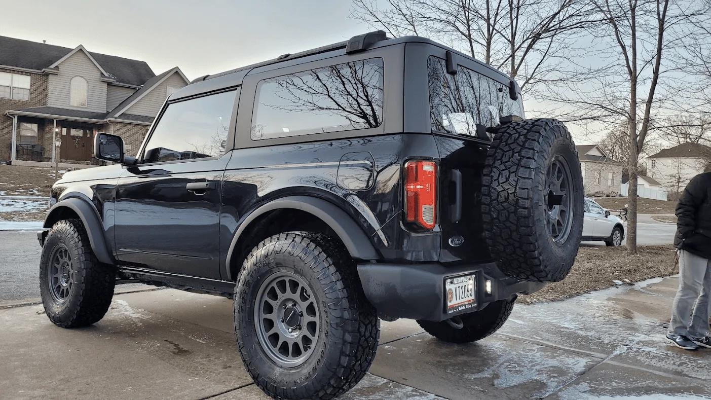 Ford Bronco Will spare fit without relocation bracket? 1642310767336